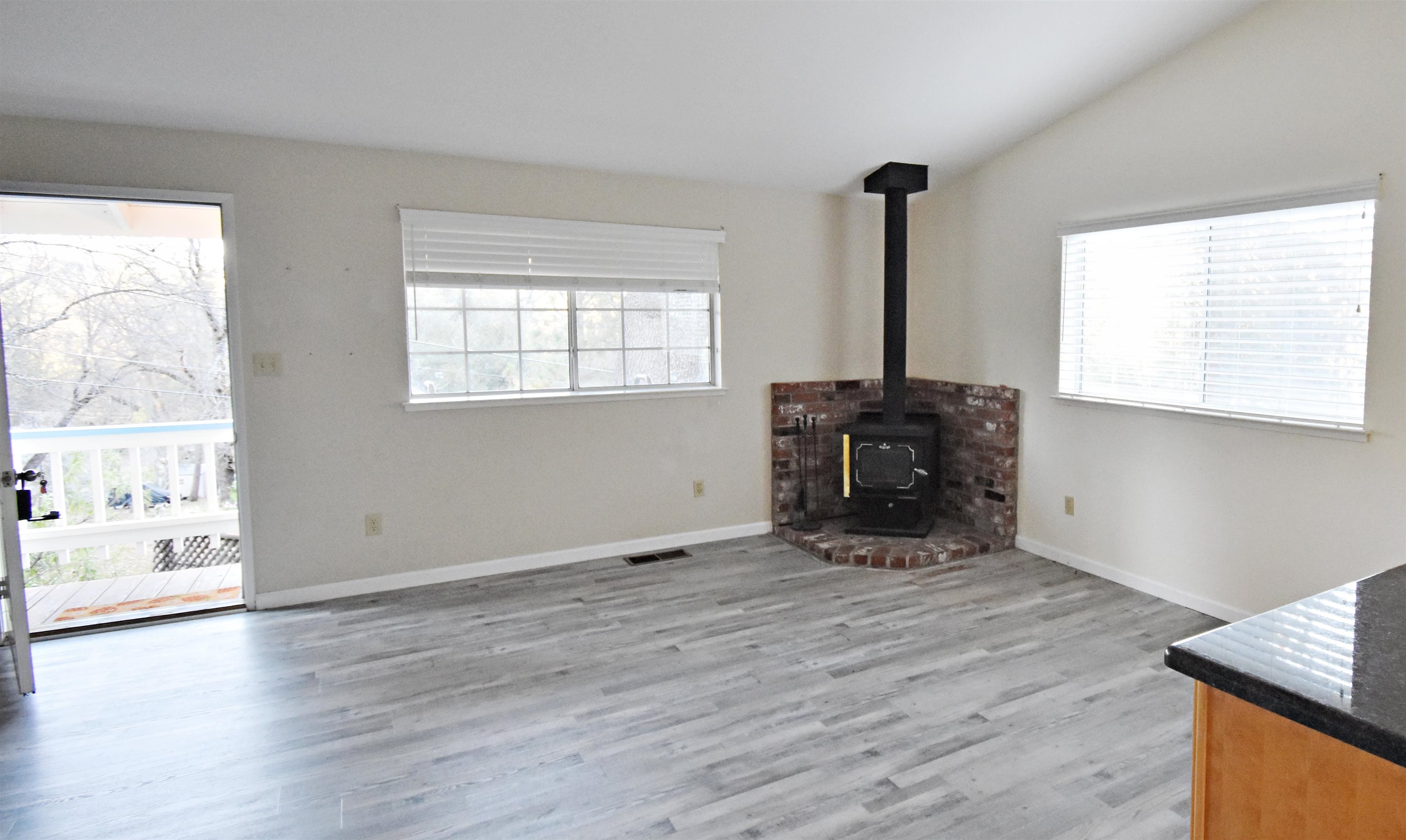 Detail Gallery Image 7 of 40 For 19283 James Circle, Groveland,  CA 95321 - 3 Beds | 2 Baths