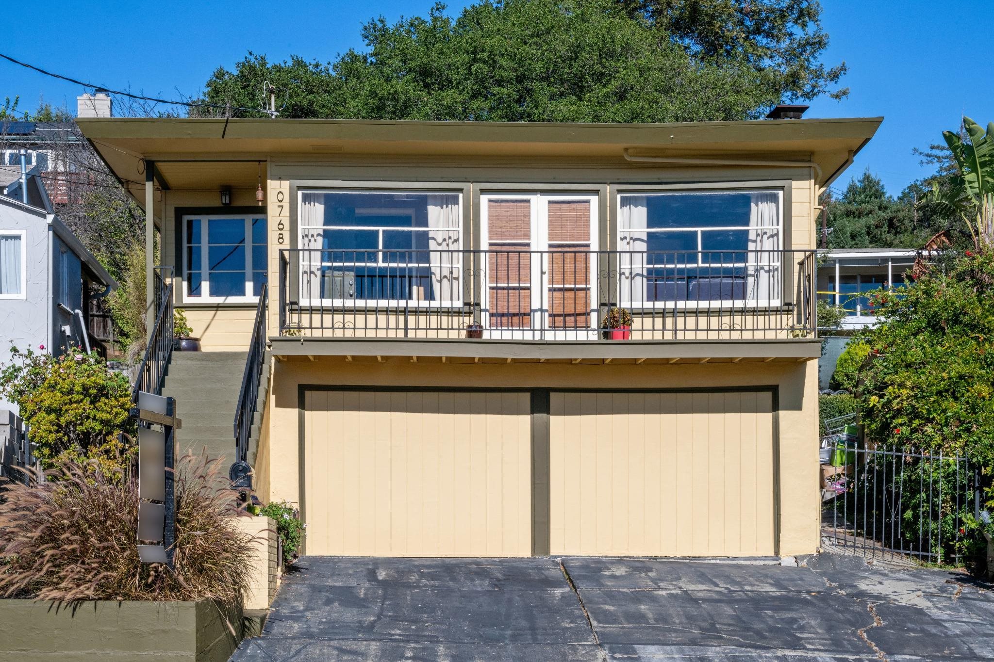 Detail Gallery Image 2 of 52 For 10768 Sheldon St, Oakland,  CA 94605 - 3 Beds | 2 Baths
