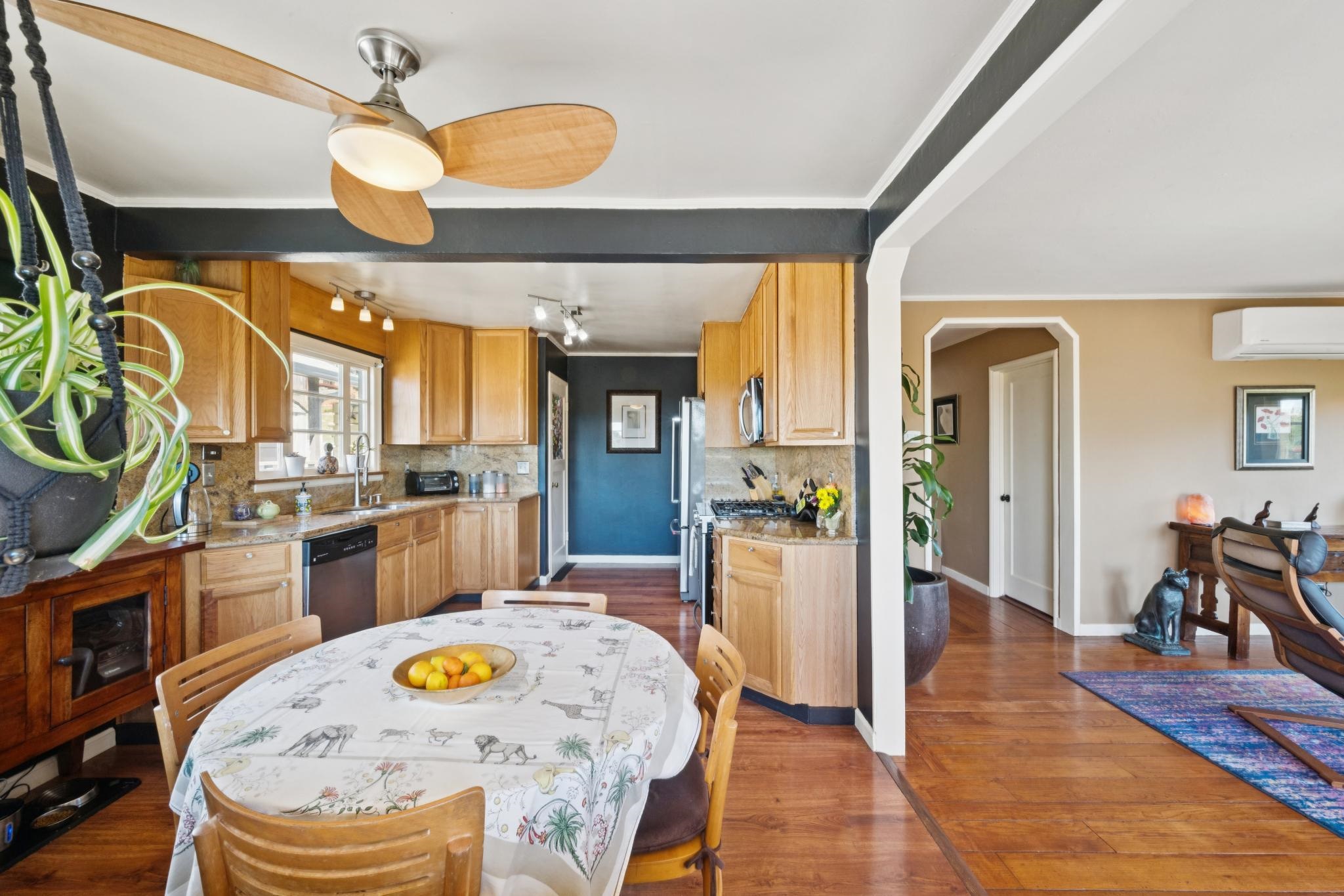 Detail Gallery Image 15 of 52 For 10768 Sheldon St, Oakland,  CA 94605 - 3 Beds | 2 Baths