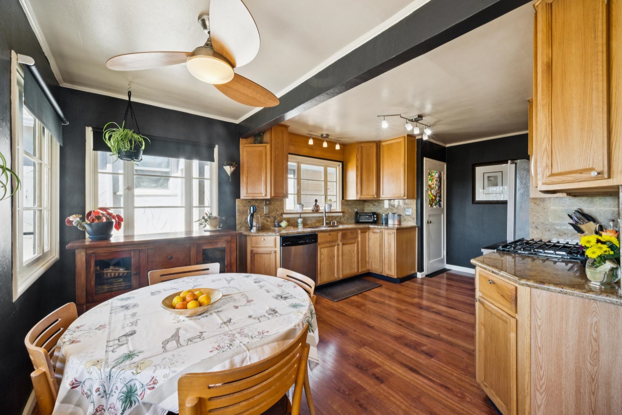 Detail Gallery Image 16 of 52 For 10768 Sheldon St, Oakland,  CA 94605 - 3 Beds | 2 Baths