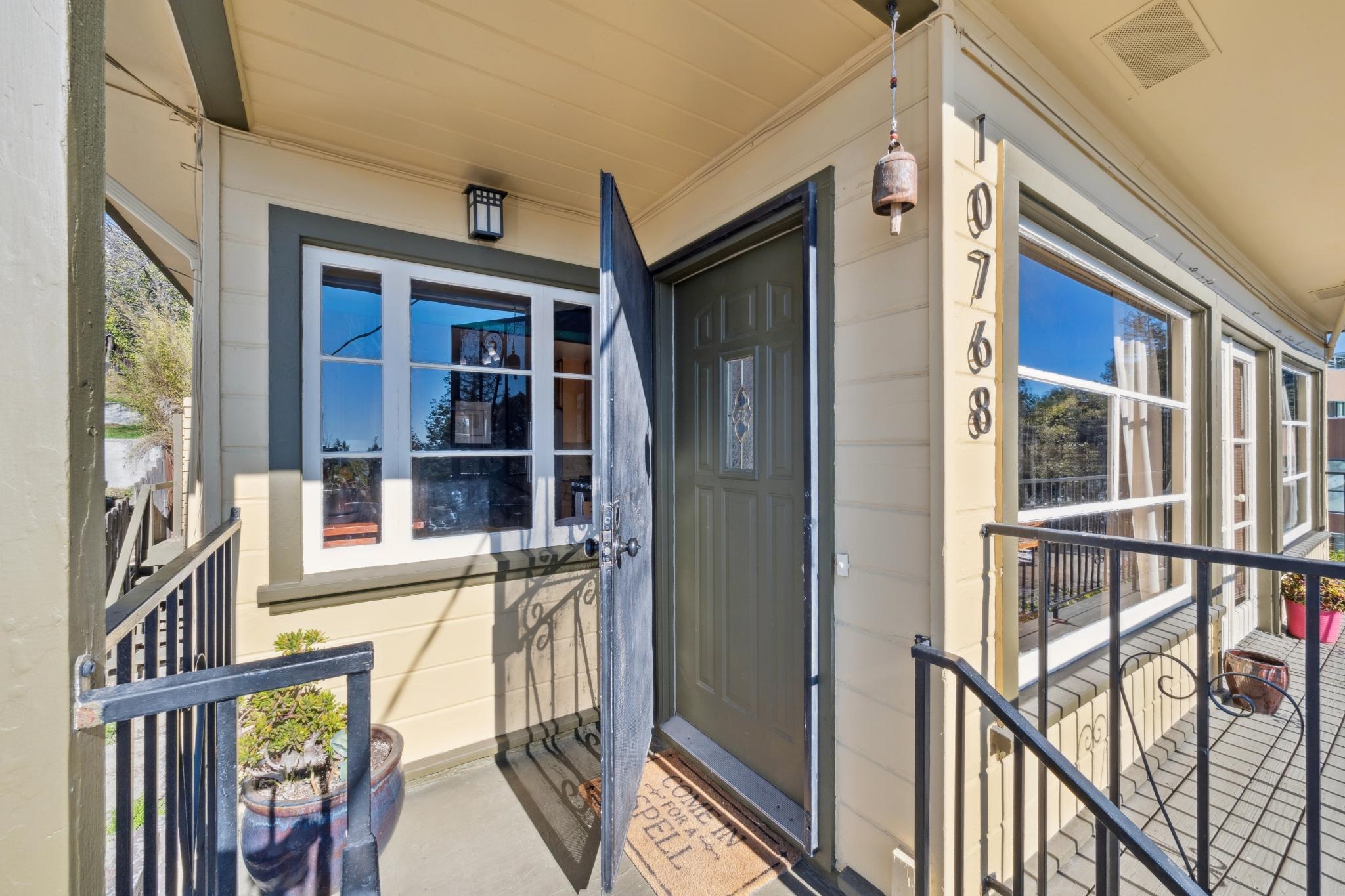 Detail Gallery Image 3 of 52 For 10768 Sheldon St, Oakland,  CA 94605 - 3 Beds | 2 Baths