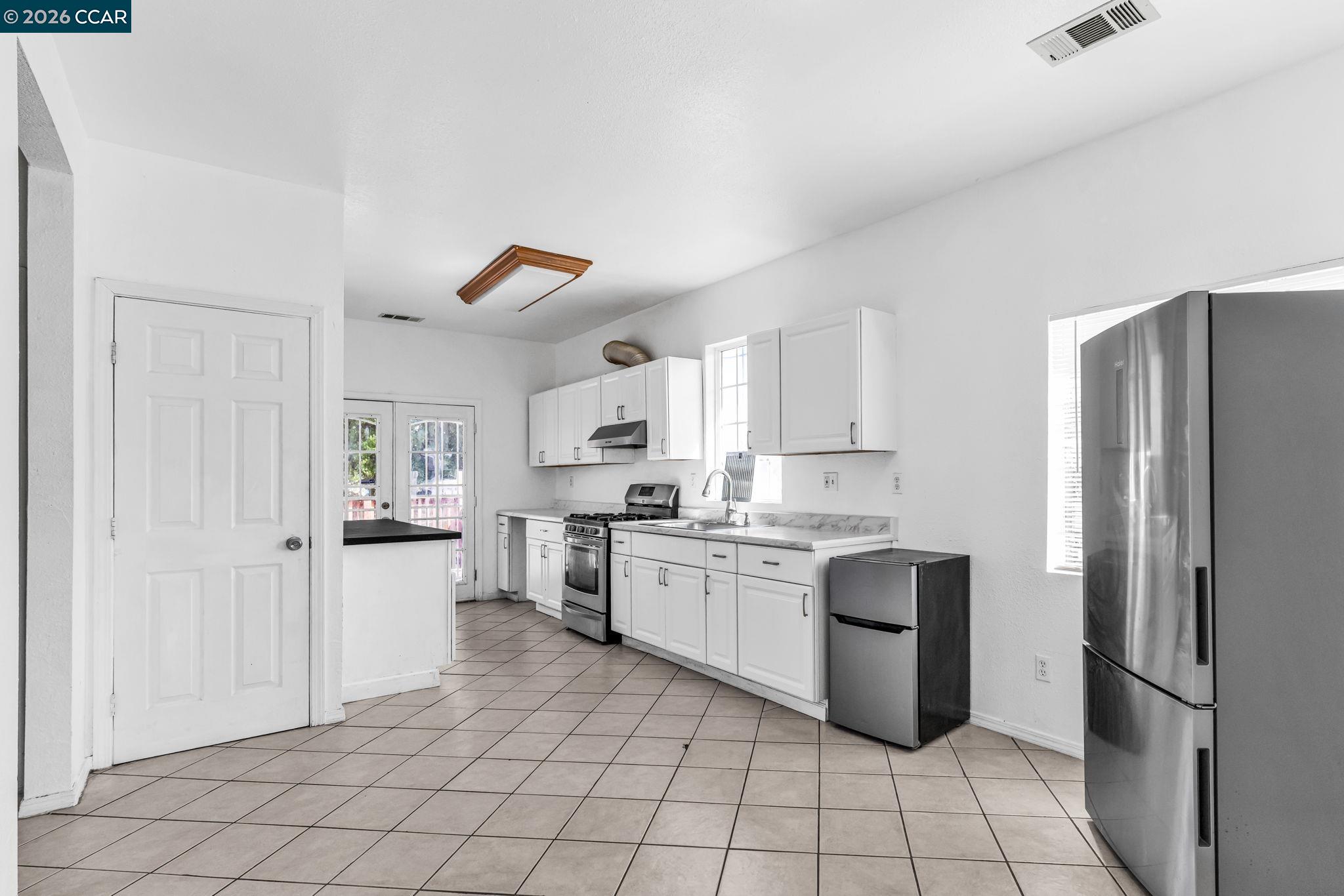 Detail Gallery Image 12 of 30 For 528 S 29th St, Richmond,  CA 94804 - 3 Beds | 1/1 Baths