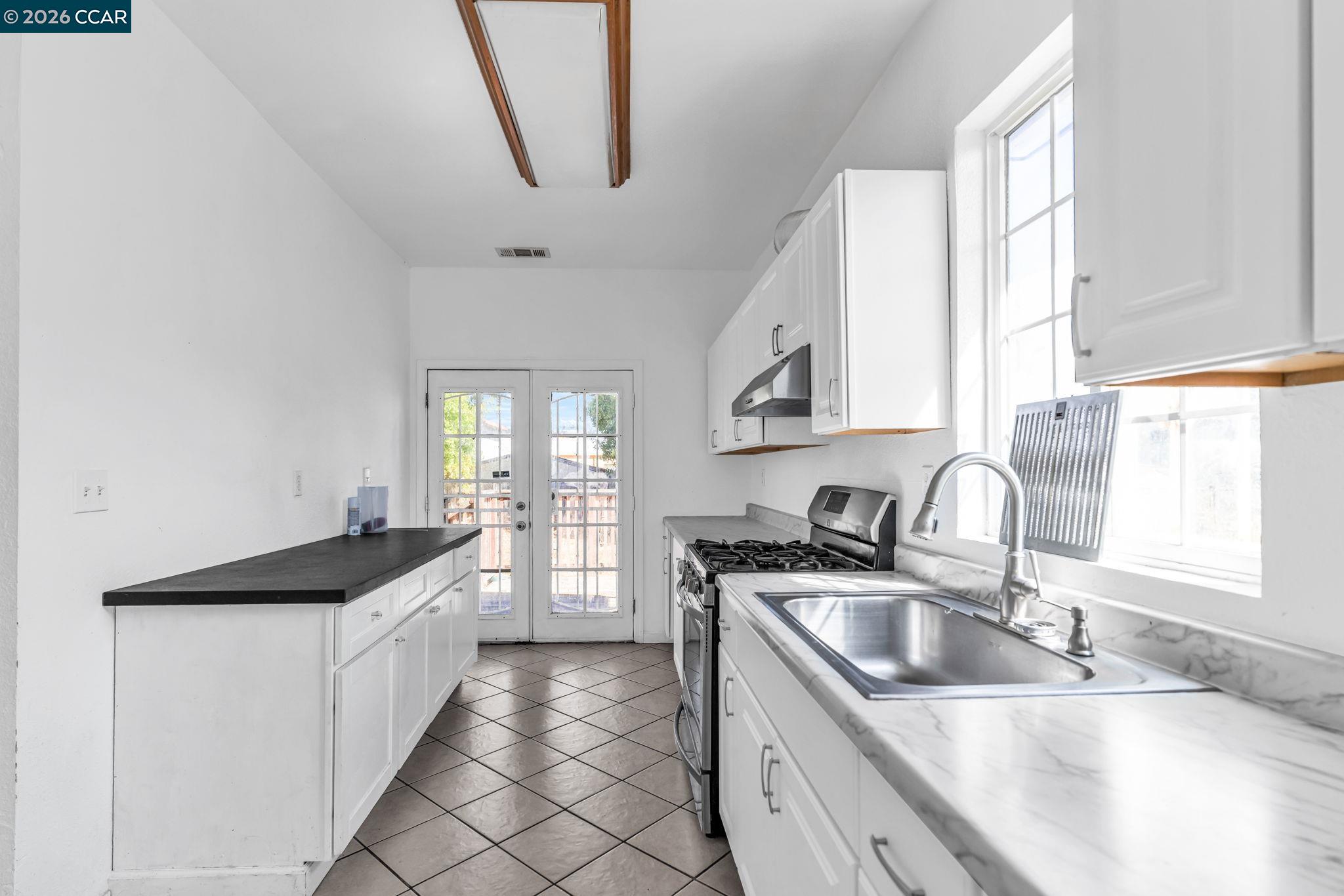 Detail Gallery Image 14 of 30 For 528 S 29th St, Richmond,  CA 94804 - 3 Beds | 1/1 Baths