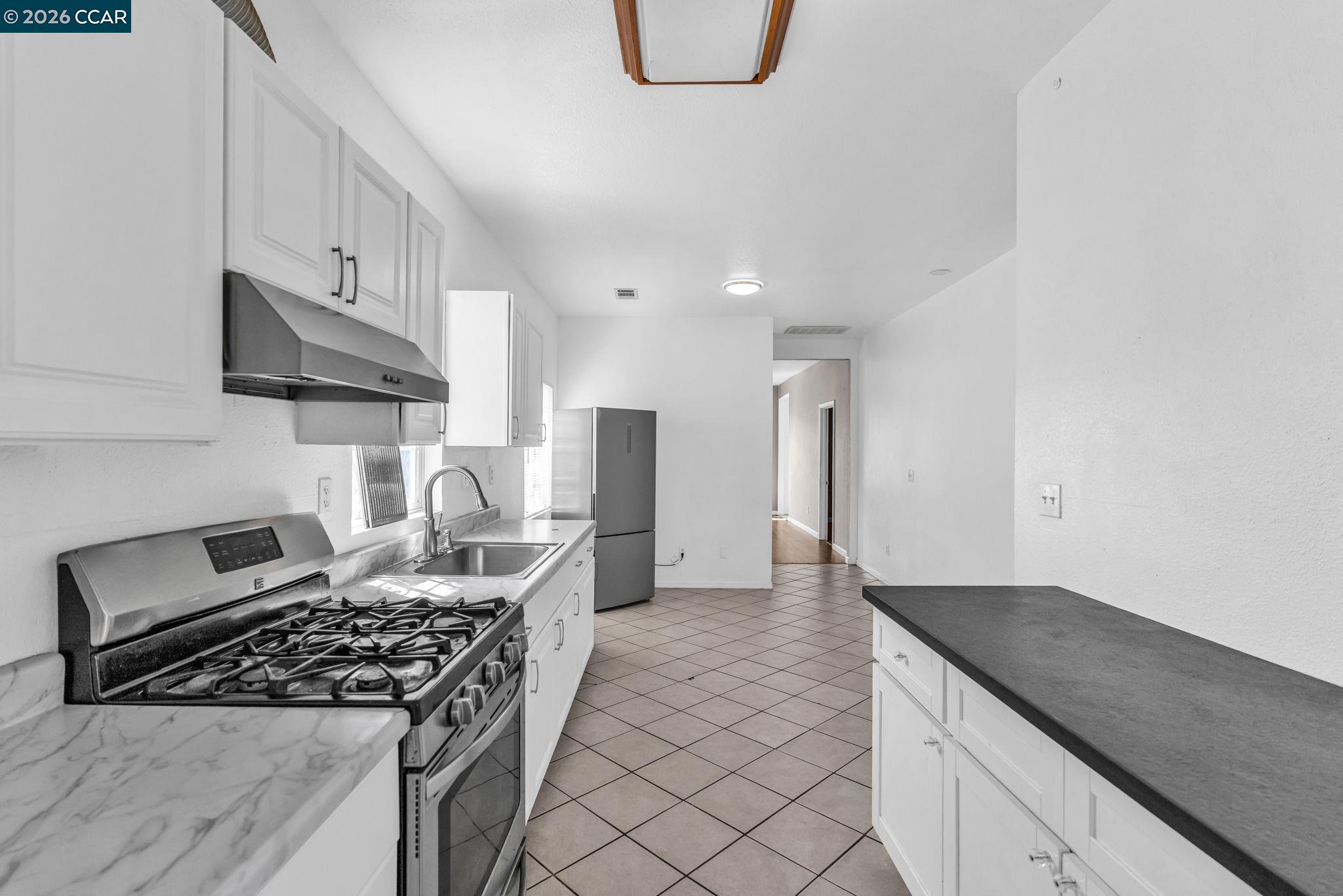 Detail Gallery Image 16 of 30 For 528 S 29th St, Richmond,  CA 94804 - 3 Beds | 1/1 Baths