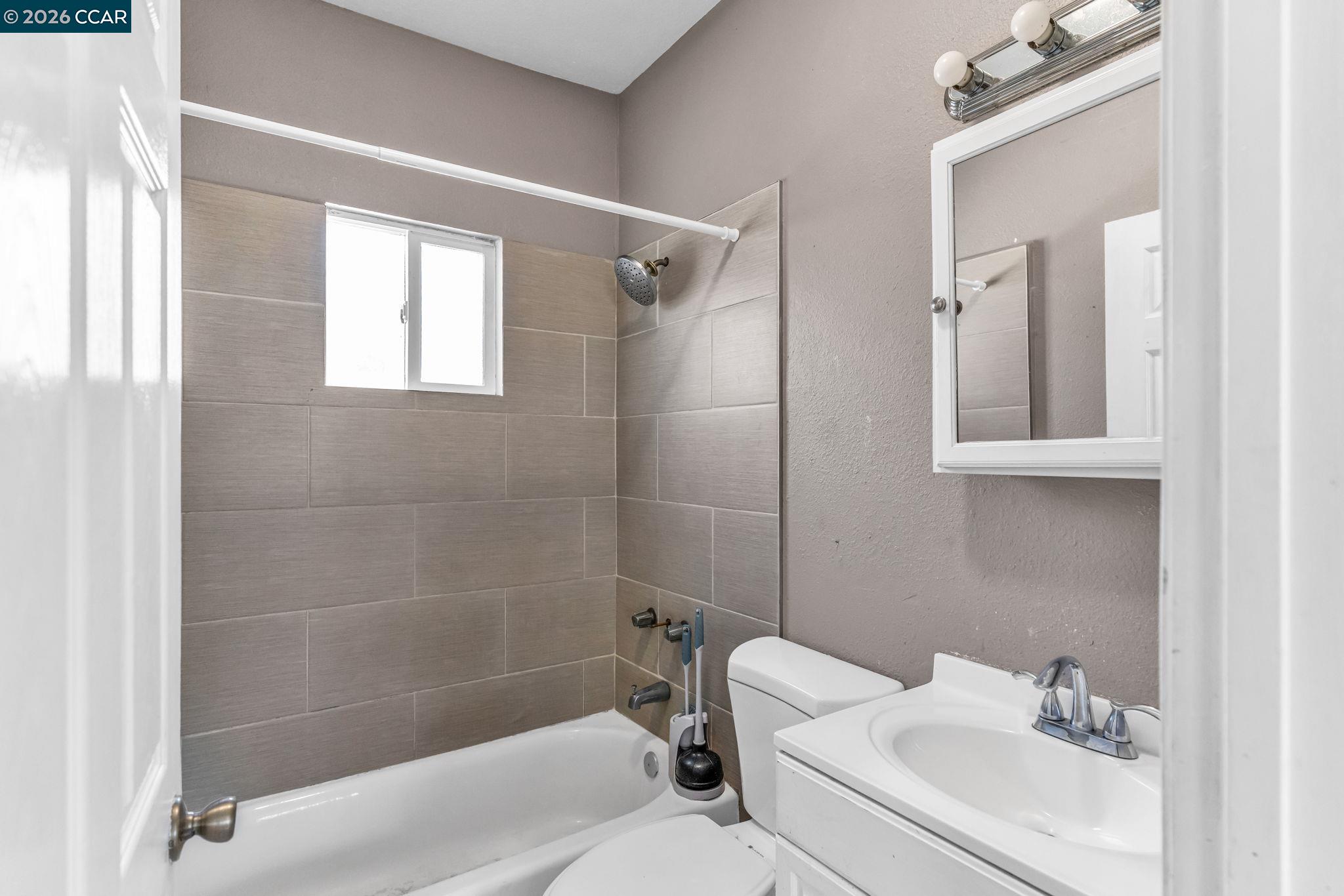 Detail Gallery Image 21 of 30 For 528 S 29th St, Richmond,  CA 94804 - 3 Beds | 1/1 Baths