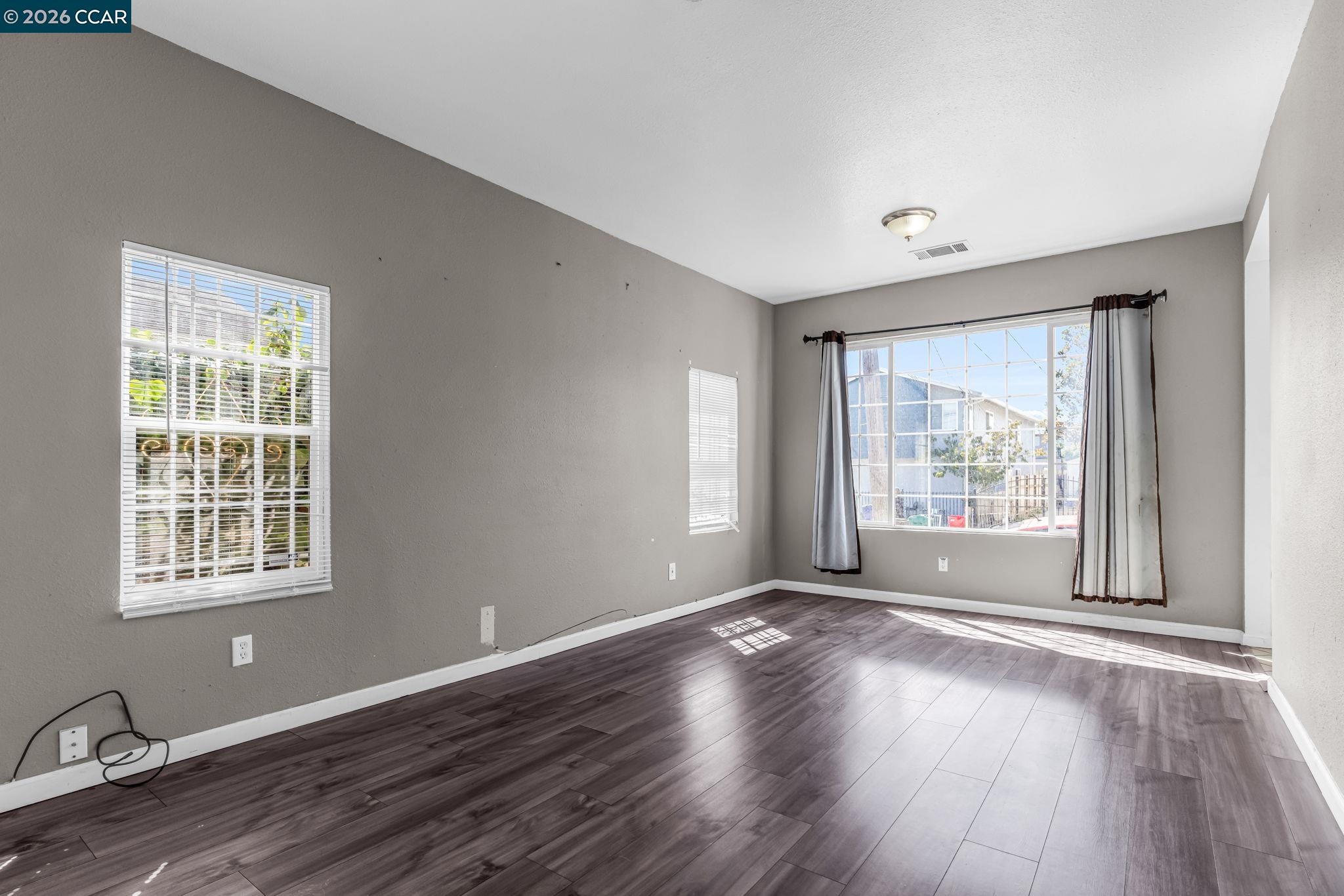 Detail Gallery Image 4 of 30 For 528 S 29th St, Richmond,  CA 94804 - 3 Beds | 1/1 Baths