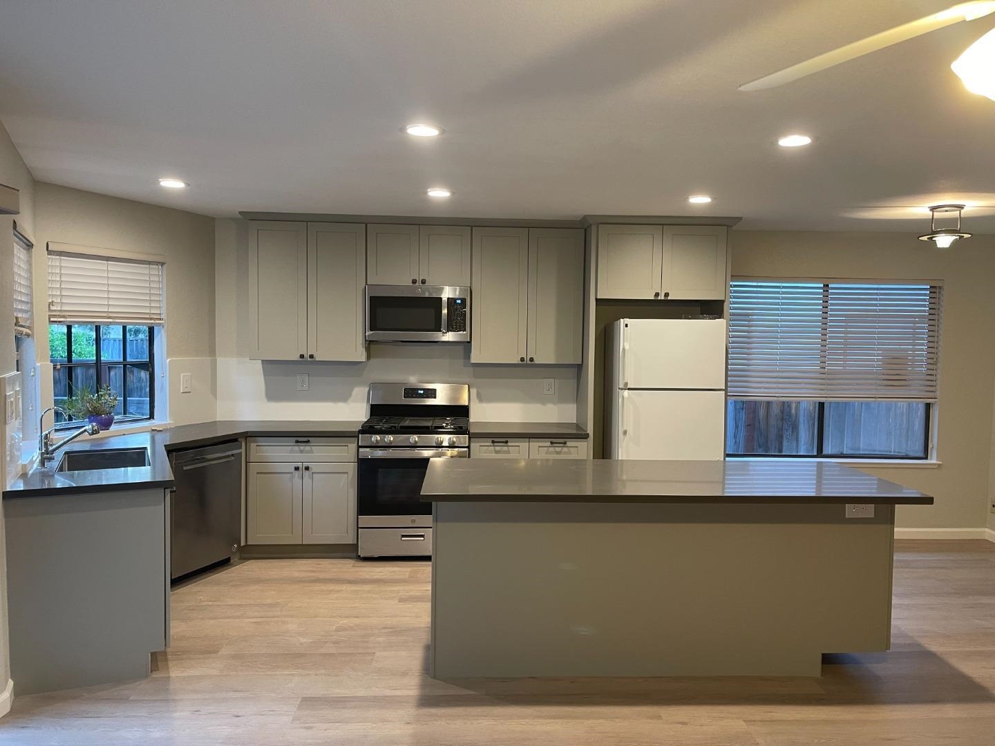 Detail Gallery Image 3 of 15 For 10281 Parlett Pl, Cupertino,  CA 95014 - 3 Beds | 2 Baths