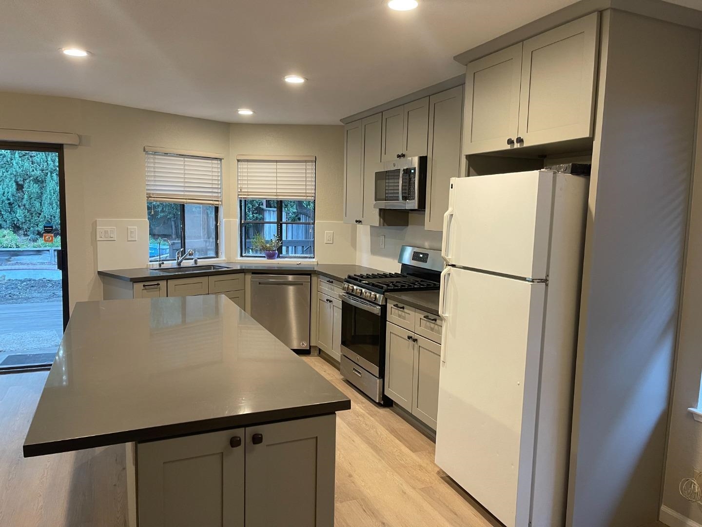 Detail Gallery Image 4 of 15 For 10281 Parlett Pl, Cupertino,  CA 95014 - 3 Beds | 2 Baths