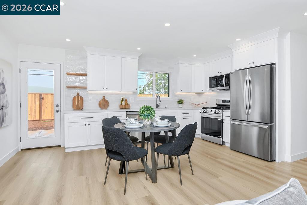 Detail Gallery Image 6 of 31 For 4129 Cabrilho Dr, Martinez,  CA 94555-3 - 3 Beds | 1 Baths