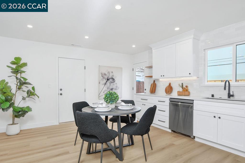 Detail Gallery Image 9 of 31 For 4129 Cabrilho Dr, Martinez,  CA 94555-3 - 3 Beds | 1 Baths