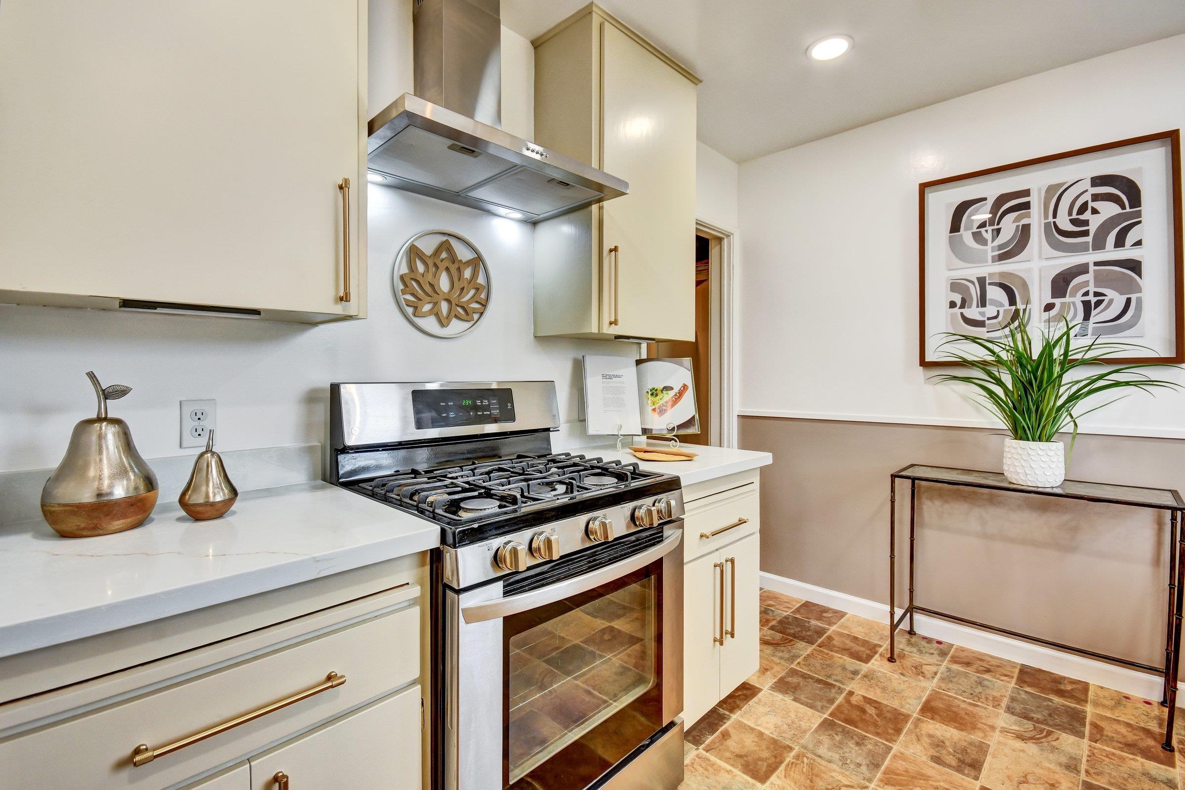 Detail Gallery Image 14 of 43 For 1757 143rd Ave, San Leandro,  CA 94578 - 2 Beds | 1 Baths