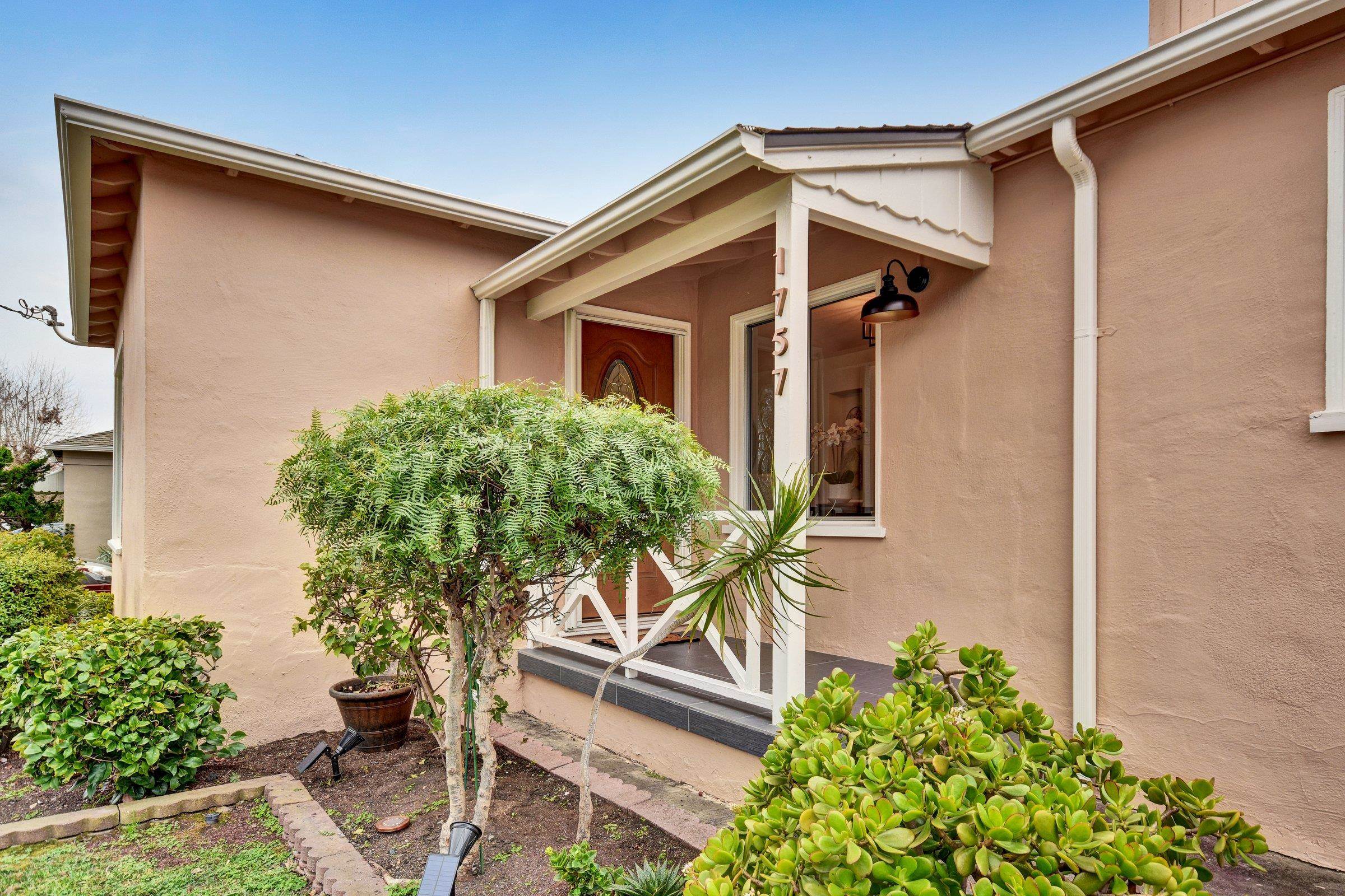 Detail Gallery Image 5 of 43 For 1757 143rd Ave, San Leandro,  CA 94578 - 2 Beds | 1 Baths
