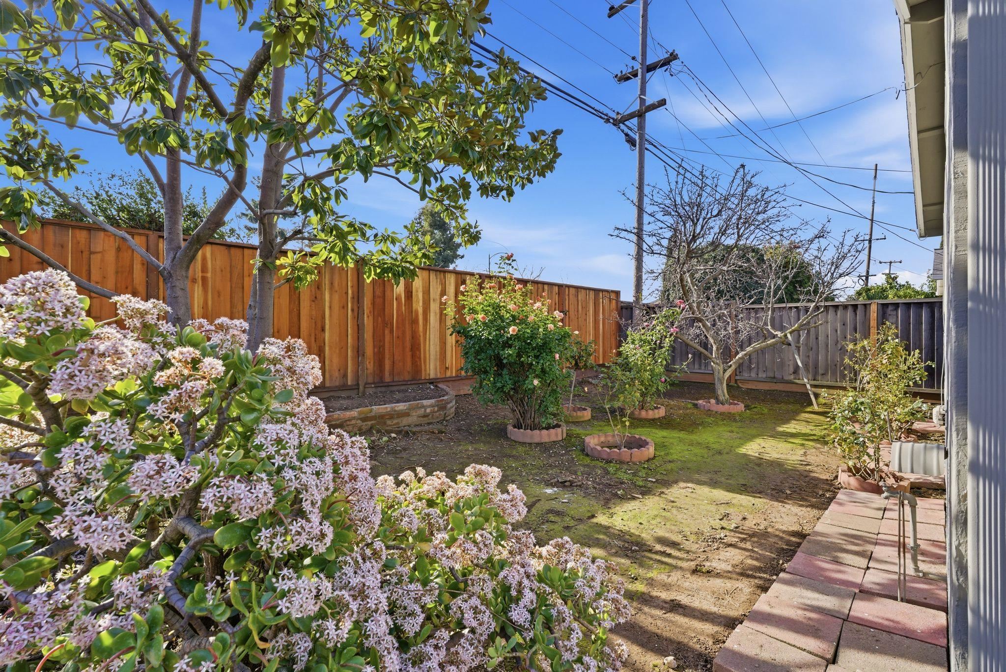 Detail Gallery Image 30 of 36 For 1594 Hallbrook Dr, San Jose,  CA 95118 - 4 Beds | 2 Baths