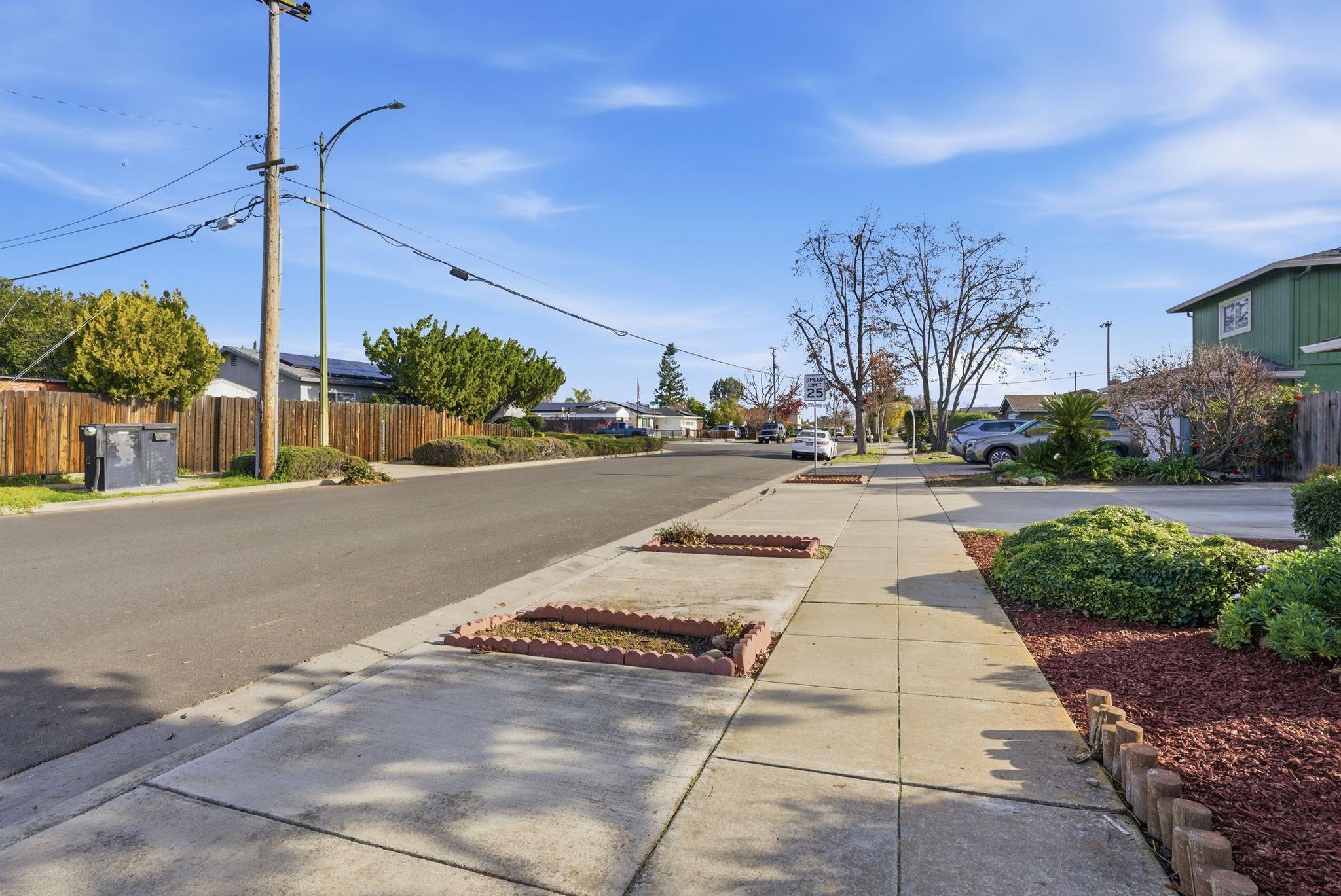 Detail Gallery Image 34 of 36 For 1594 Hallbrook Dr, San Jose,  CA 95118 - 4 Beds | 2 Baths