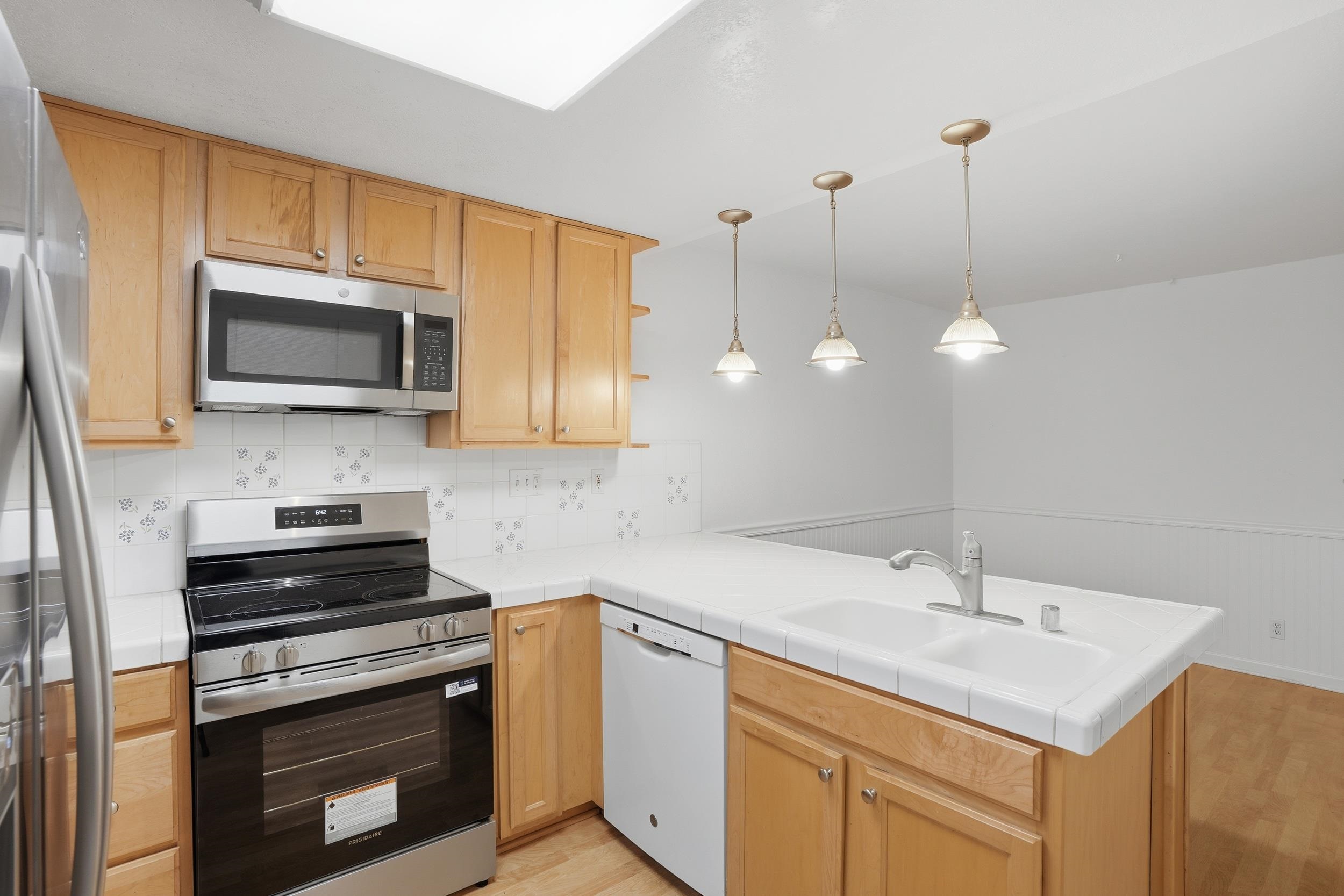 Detail Gallery Image 12 of 43 For 3401 Bermuda #6,  Davis,  CA 95616 - 3 Beds | 1/1 Baths