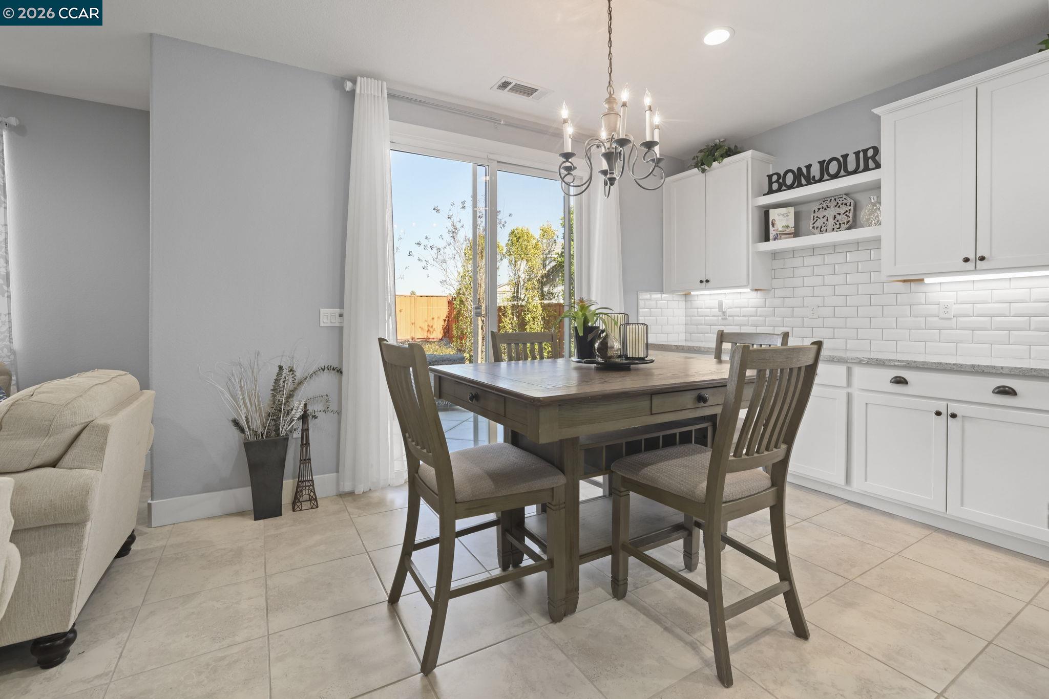 Detail Gallery Image 8 of 28 For 5245 Medea Way, Antioch,  CA 94531 - 3 Beds | 2 Baths