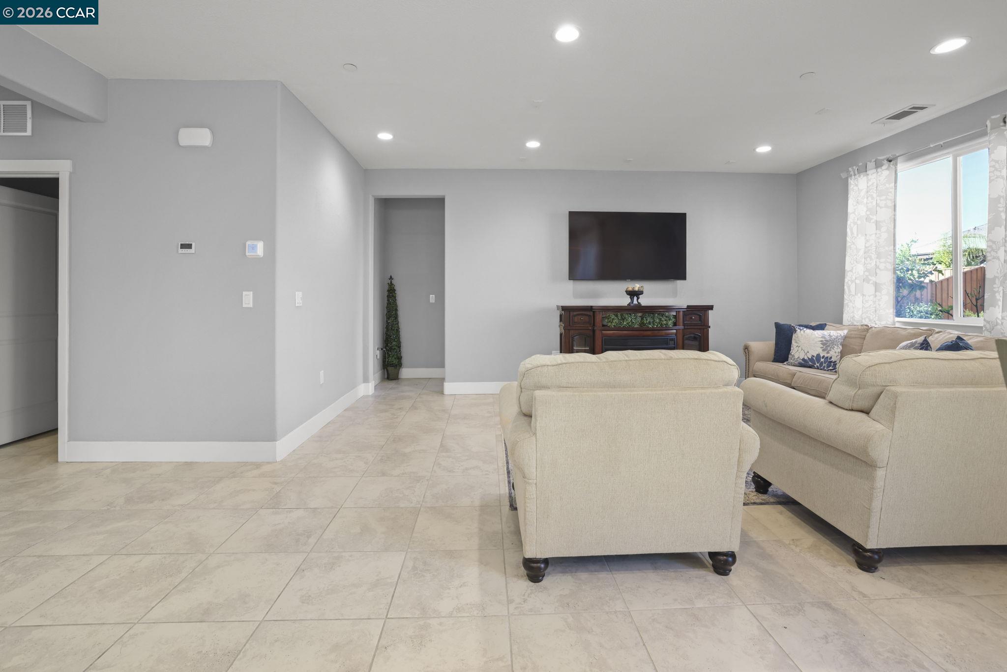 Detail Gallery Image 9 of 28 For 5245 Medea Way, Antioch,  CA 94531 - 3 Beds | 2 Baths