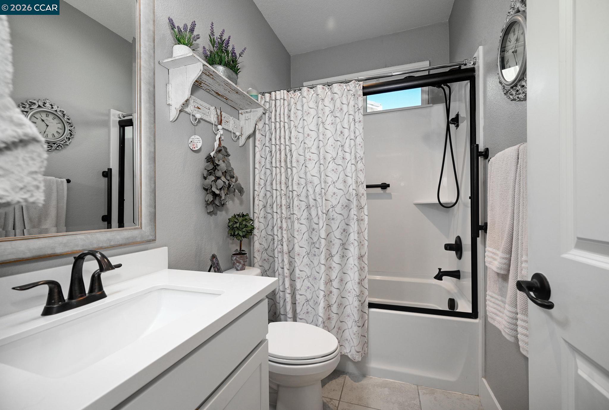 Detail Gallery Image 14 of 28 For 5245 Medea Way, Antioch,  CA 94531 - 3 Beds | 2 Baths