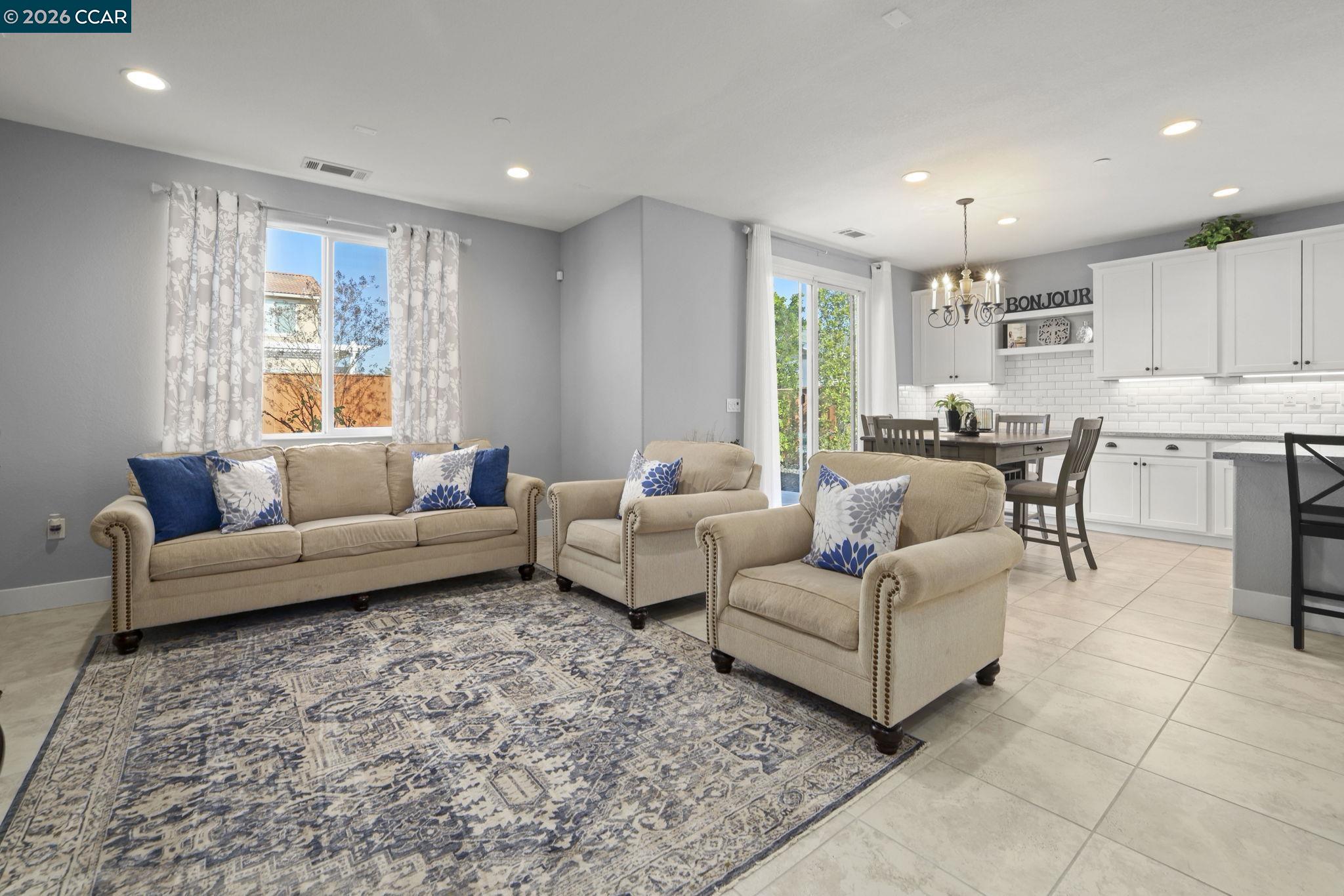 Detail Gallery Image 5 of 28 For 5245 Medea Way, Antioch,  CA 94531 - 3 Beds | 2 Baths