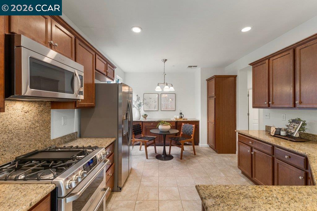 Detail Gallery Image 13 of 39 For 517 Falling Star Dr, Martinez,  CA 94553 - 3 Beds | 2/1 Baths