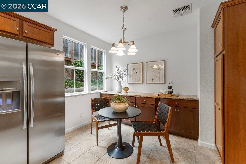 Detail Gallery Image 14 of 39 For 517 Falling Star Dr, Martinez,  CA 94553 - 3 Beds | 2/1 Baths