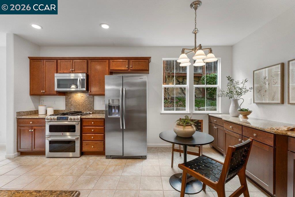 Detail Gallery Image 15 of 39 For 517 Falling Star Dr, Martinez,  CA 94553 - 3 Beds | 2/1 Baths