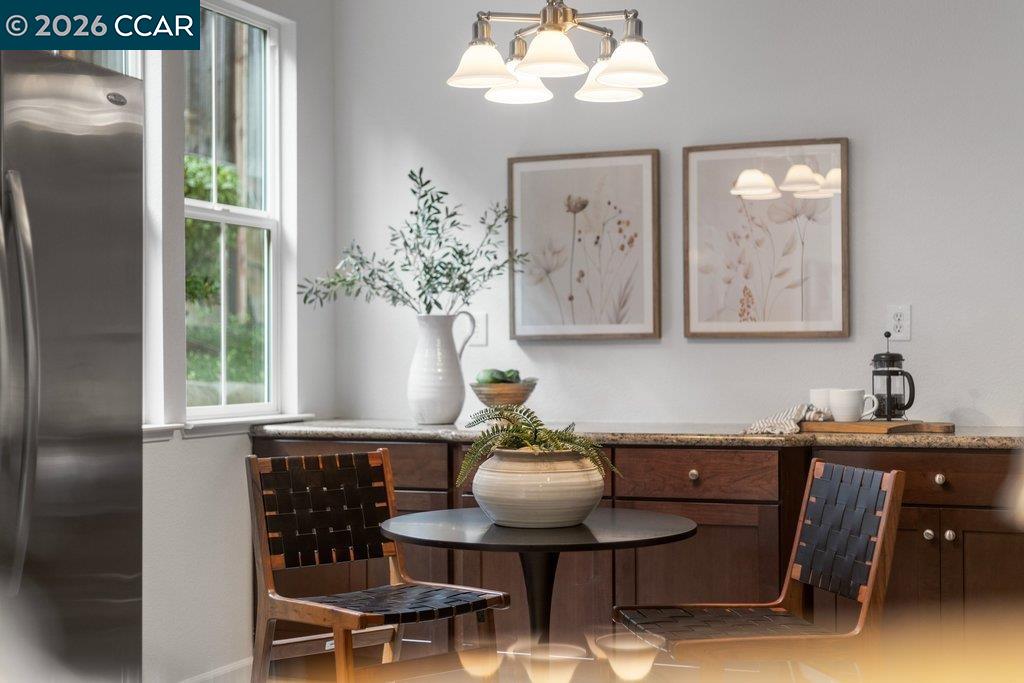 Detail Gallery Image 17 of 39 For 517 Falling Star Dr, Martinez,  CA 94553 - 3 Beds | 2/1 Baths