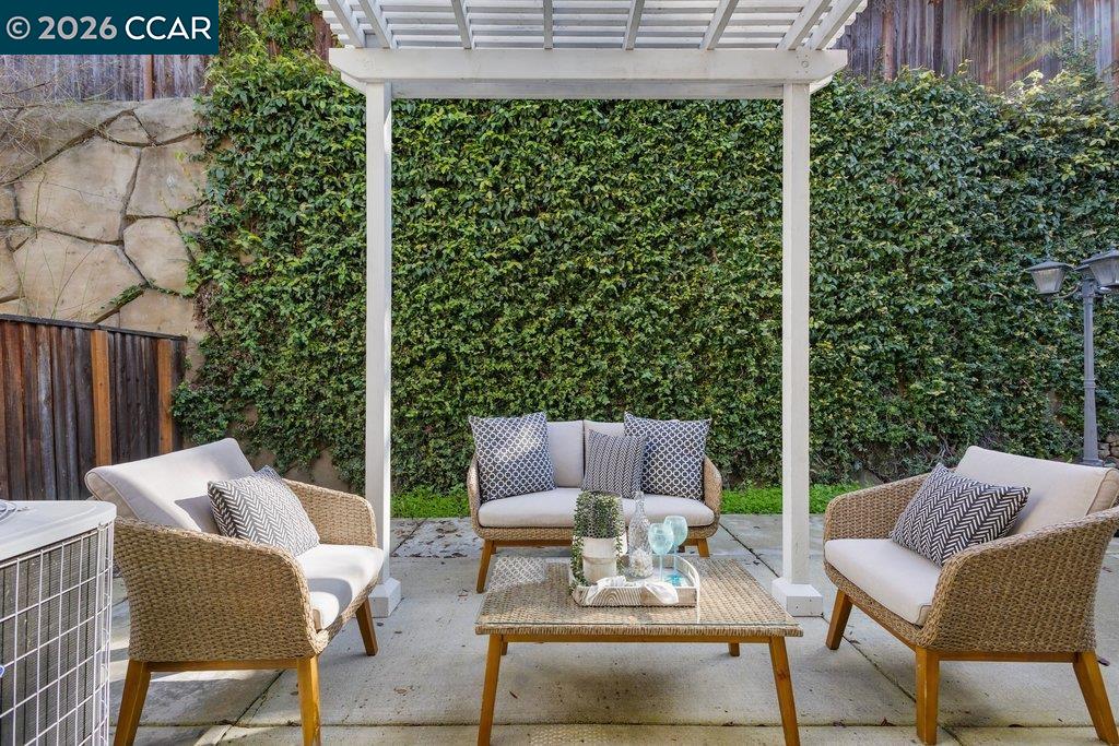 Detail Gallery Image 38 of 39 For 517 Falling Star Dr, Martinez,  CA 94553 - 3 Beds | 2/1 Baths