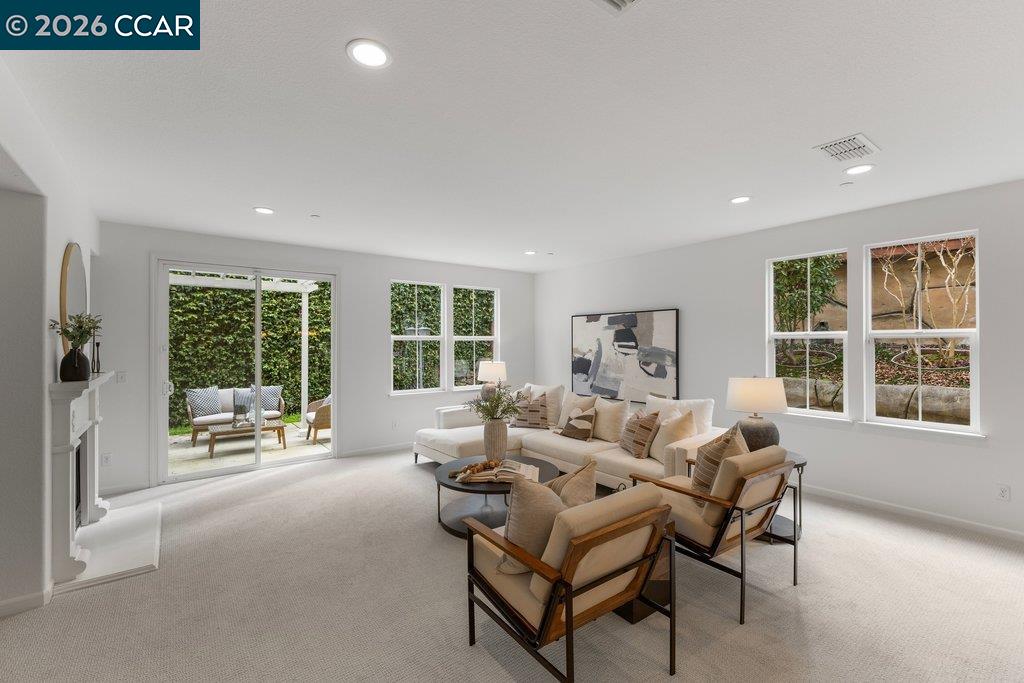 Detail Gallery Image 7 of 39 For 517 Falling Star Dr, Martinez,  CA 94553 - 3 Beds | 2/1 Baths