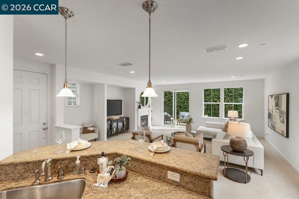 Detail Gallery Image 10 of 39 For 517 Falling Star Dr, Martinez,  CA 94553 - 3 Beds | 2/1 Baths