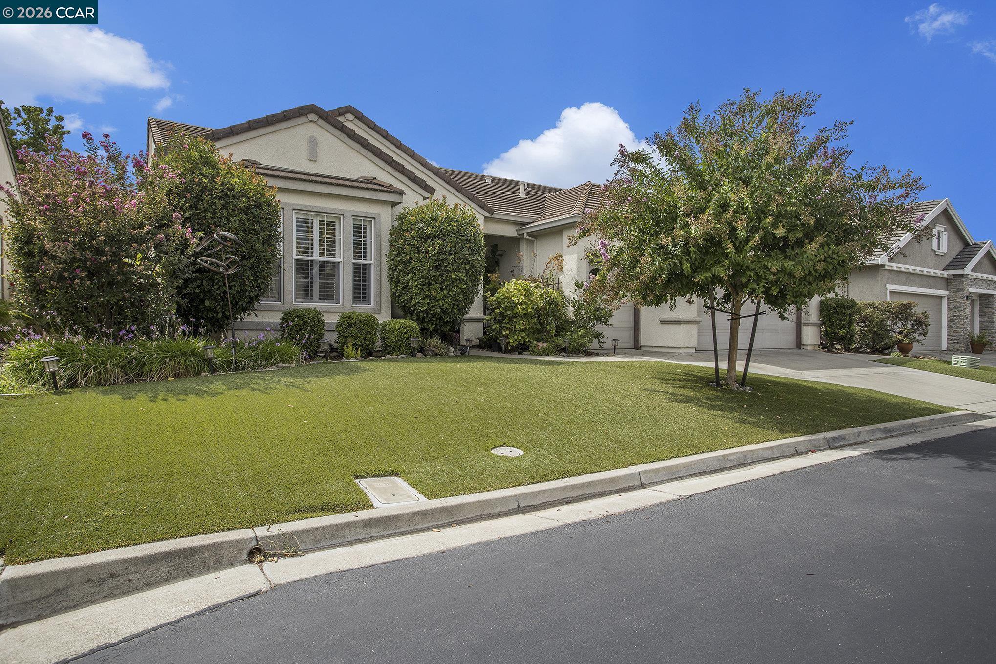 Detail Gallery Image 2 of 36 For 451 Tayberry Ln, Brentwood,  CA 94513 - 2 Beds | 2/1 Baths