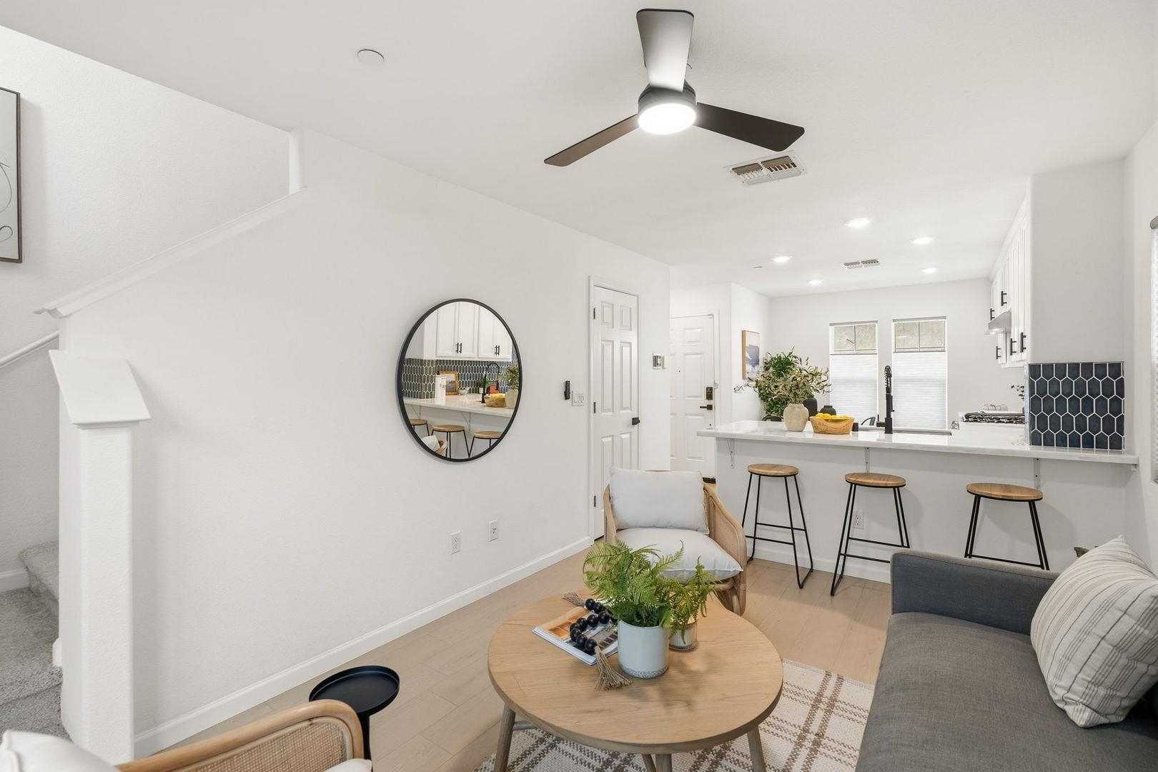 Detail Gallery Image 10 of 22 For 710 Ashwick Loop, Sacramento,  CA 95823 - 3 Beds | 1/1 Baths