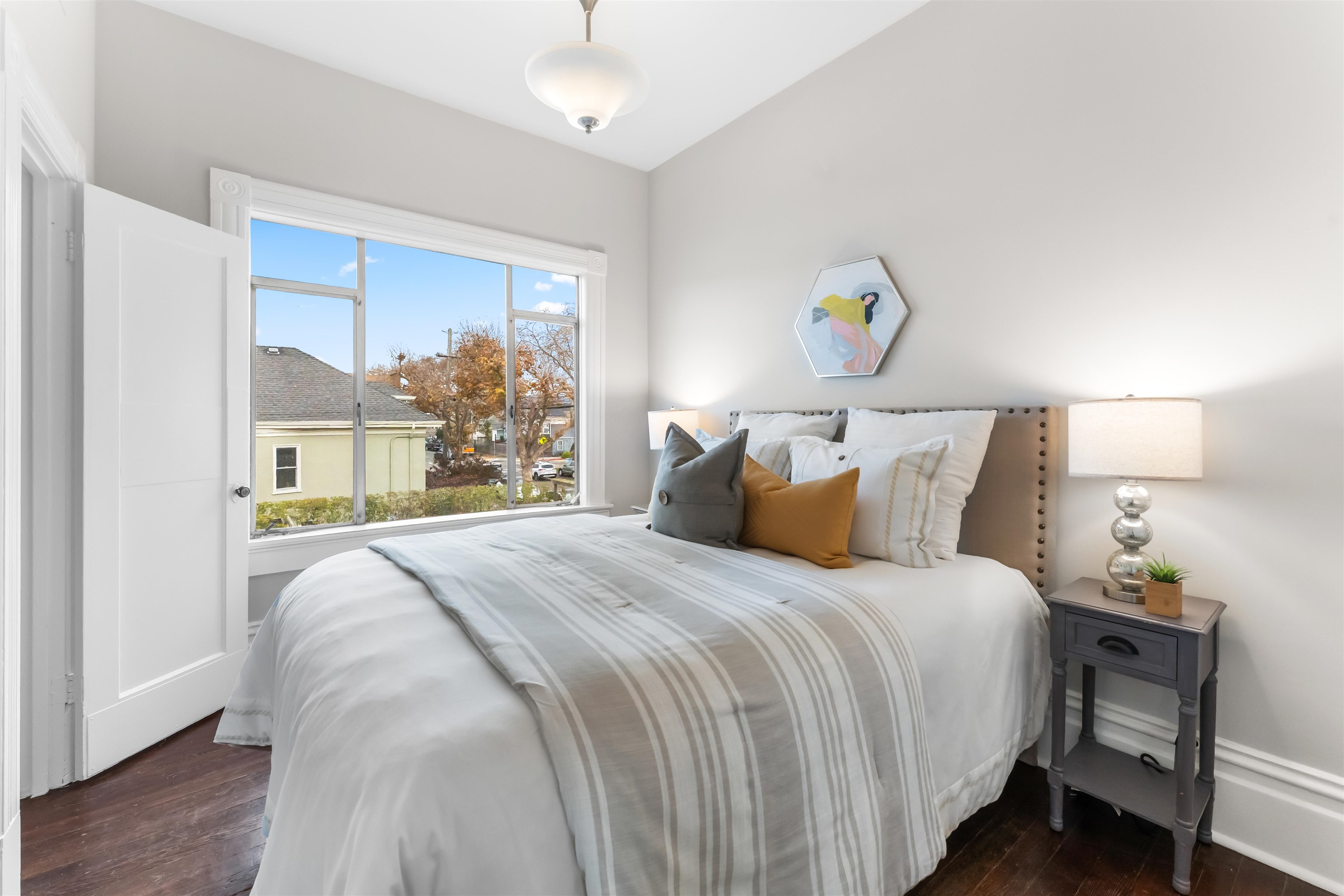 Detail Gallery Image 9 of 23 For 1046 Alcatraz Ave, Oakland,  CA 94608 - – Beds | – Baths