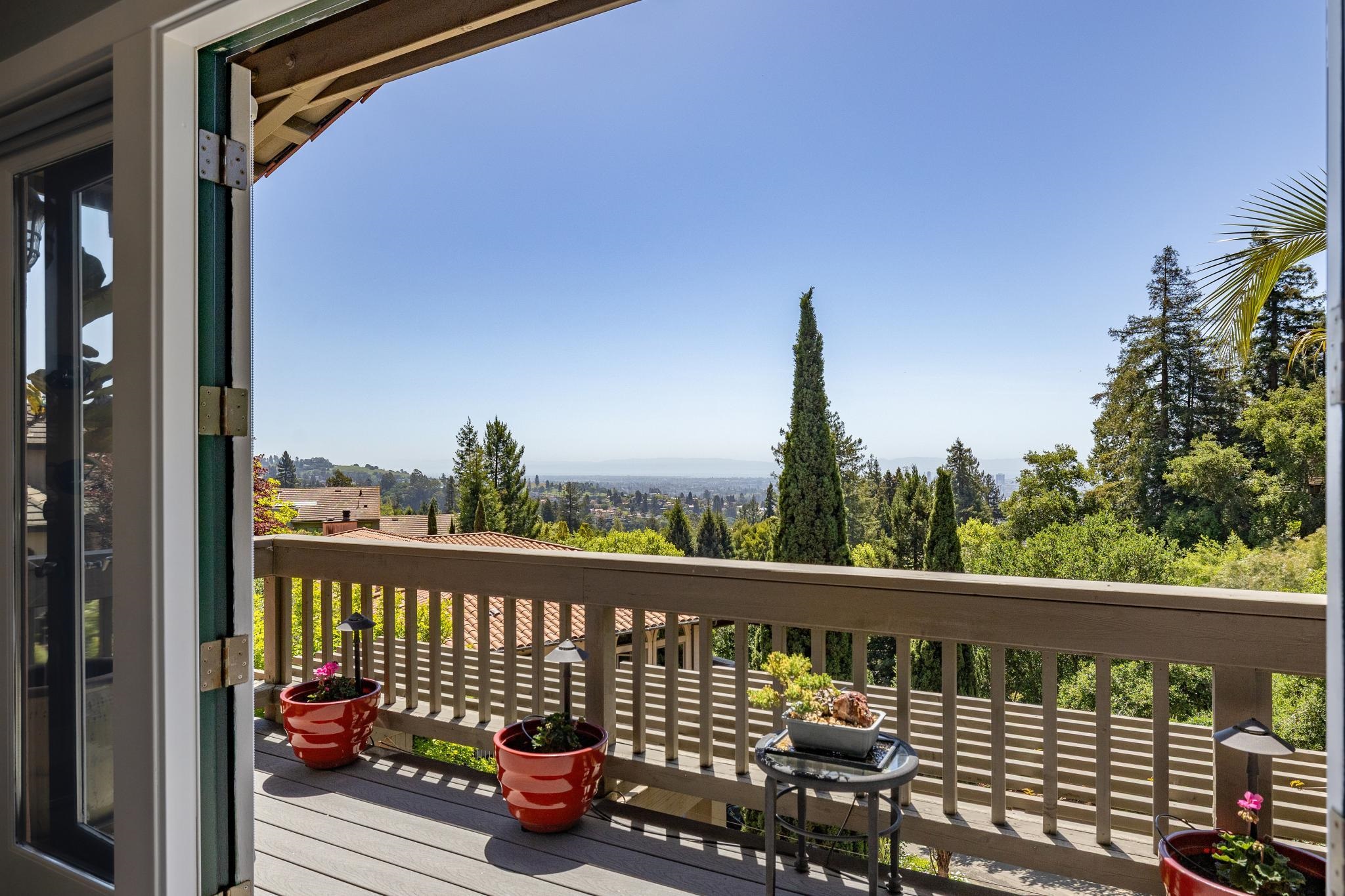 Detail Gallery Image 19 of 60 For 260 Alvarado Rd, Berkeley,  CA 94705 - 4 Beds | 2/1 Baths