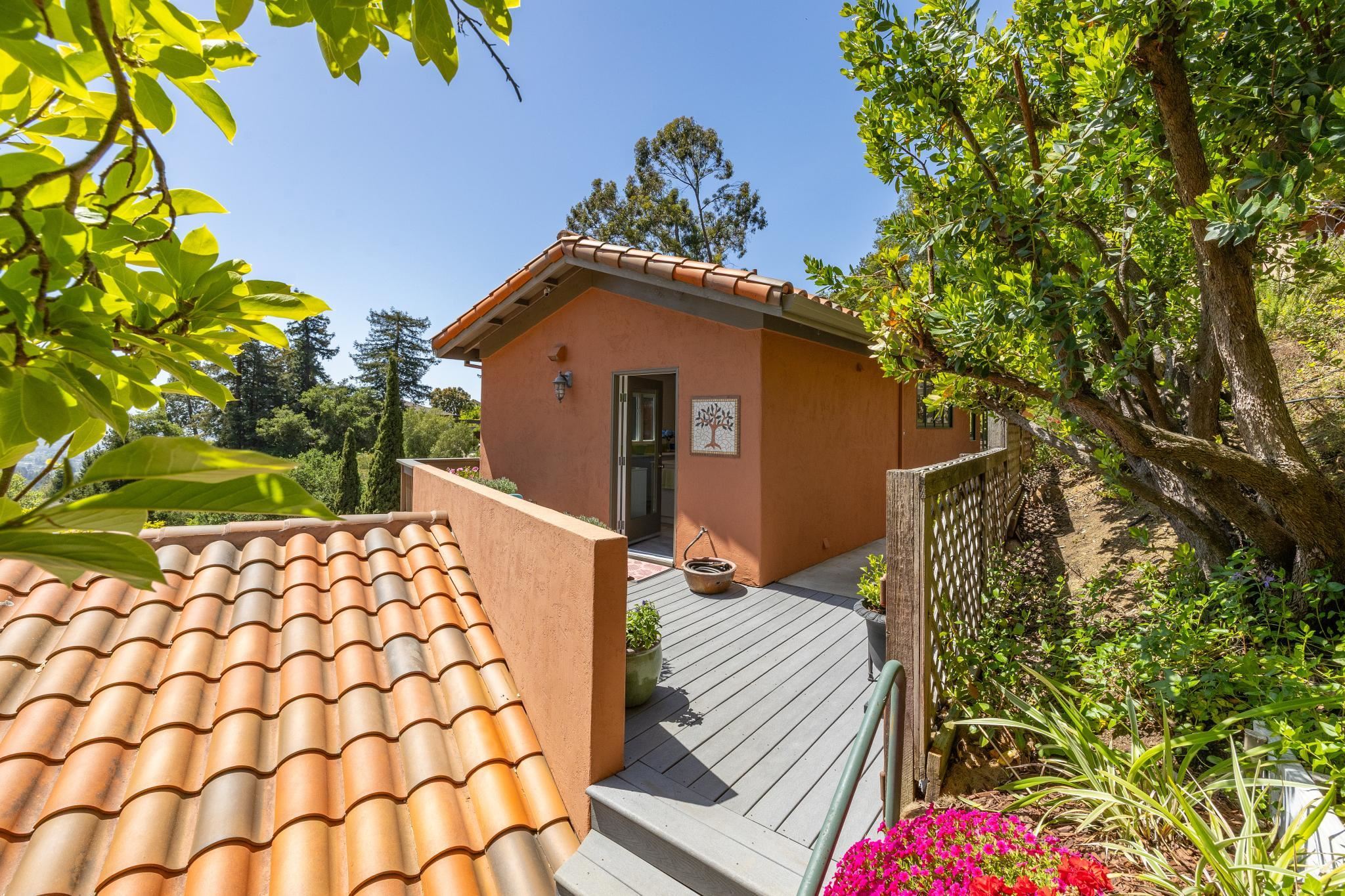 Detail Gallery Image 30 of 60 For 260 Alvarado Rd, Berkeley,  CA 94705 - 4 Beds | 2/1 Baths