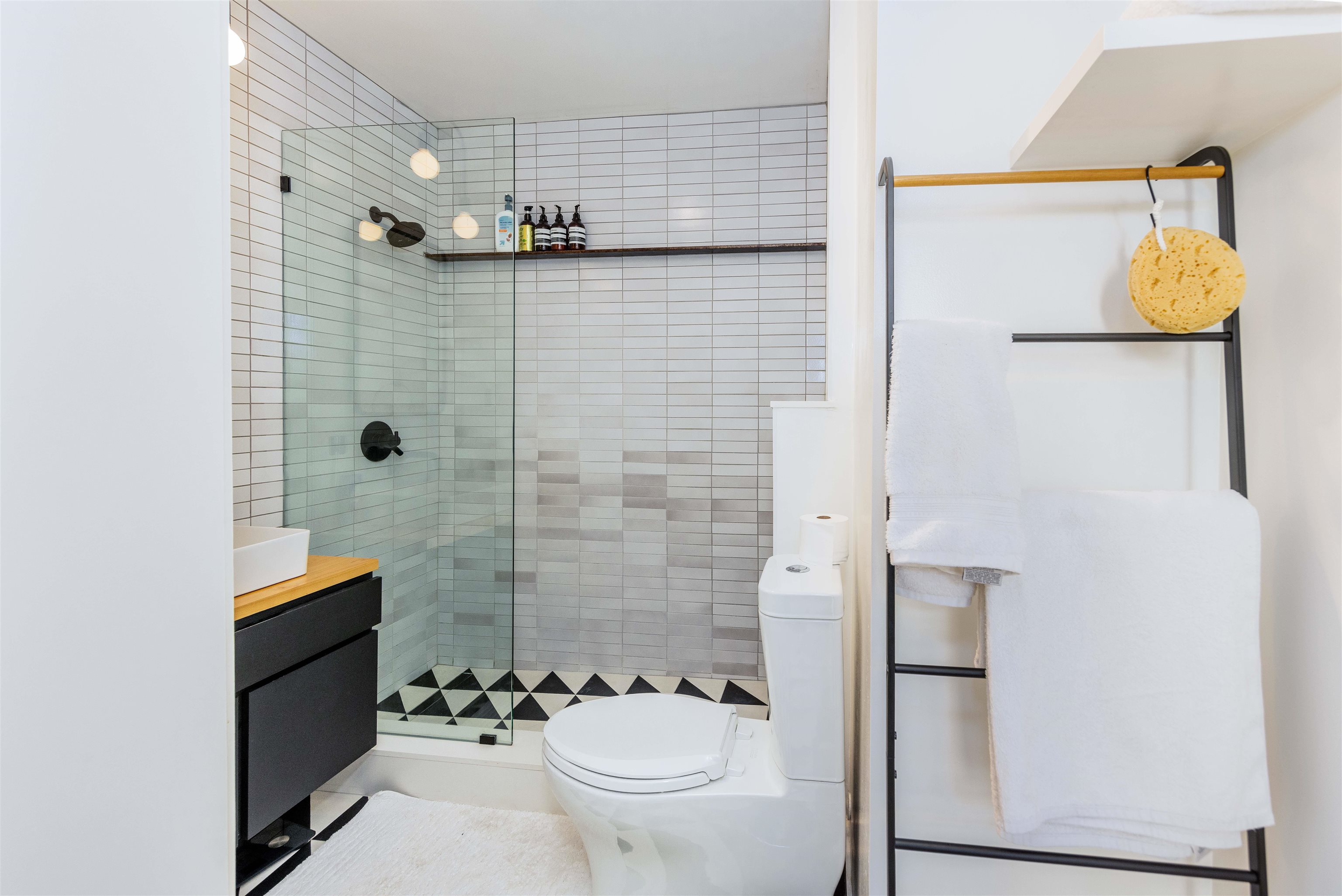 Detail Gallery Image 12 of 14 For 2323 Magnolia St #4,  Oakland,  CA 94607 - 1 Beds | 1/1 Baths