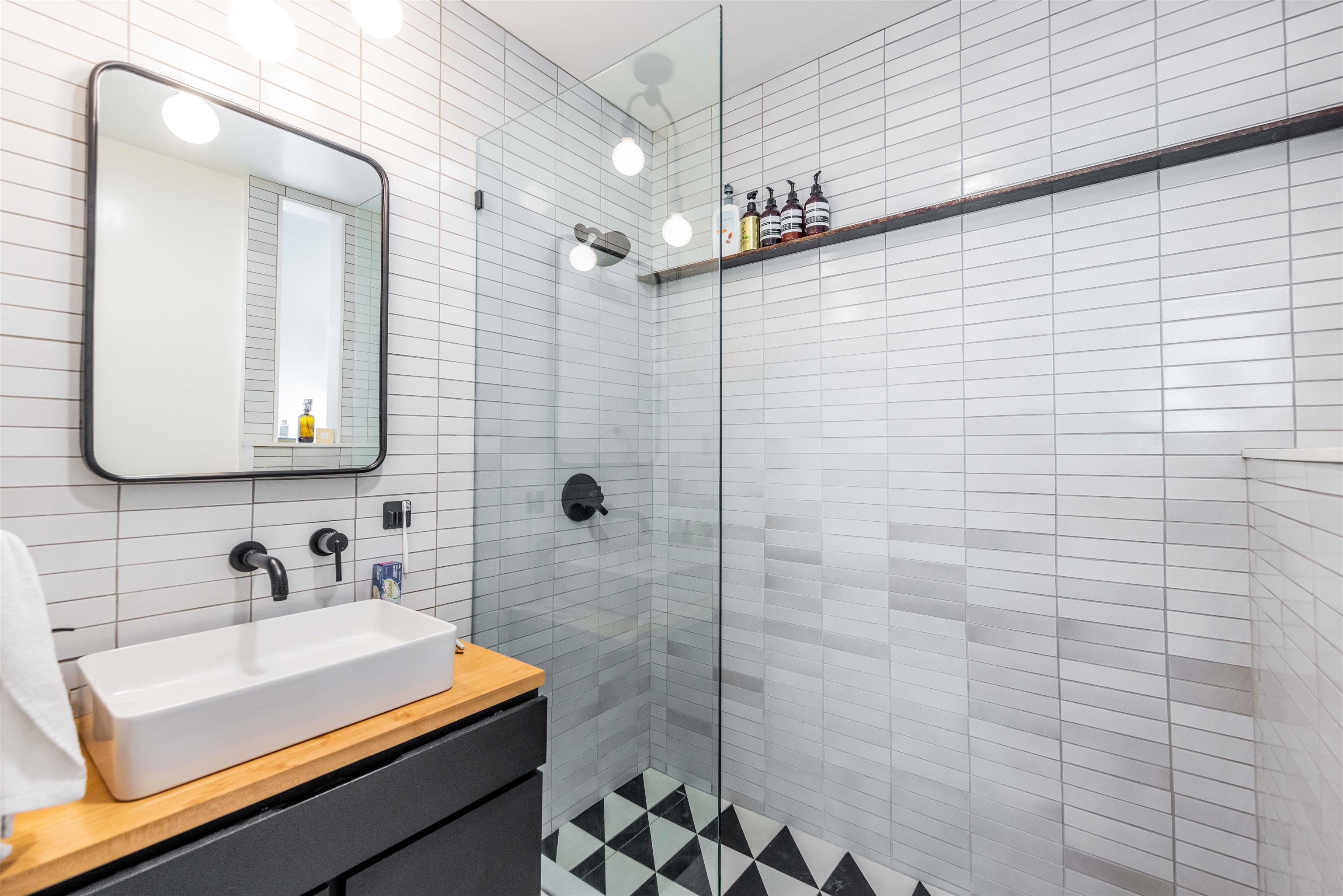 Detail Gallery Image 13 of 14 For 2323 Magnolia St #4,  Oakland,  CA 94607 - 1 Beds | 1/1 Baths