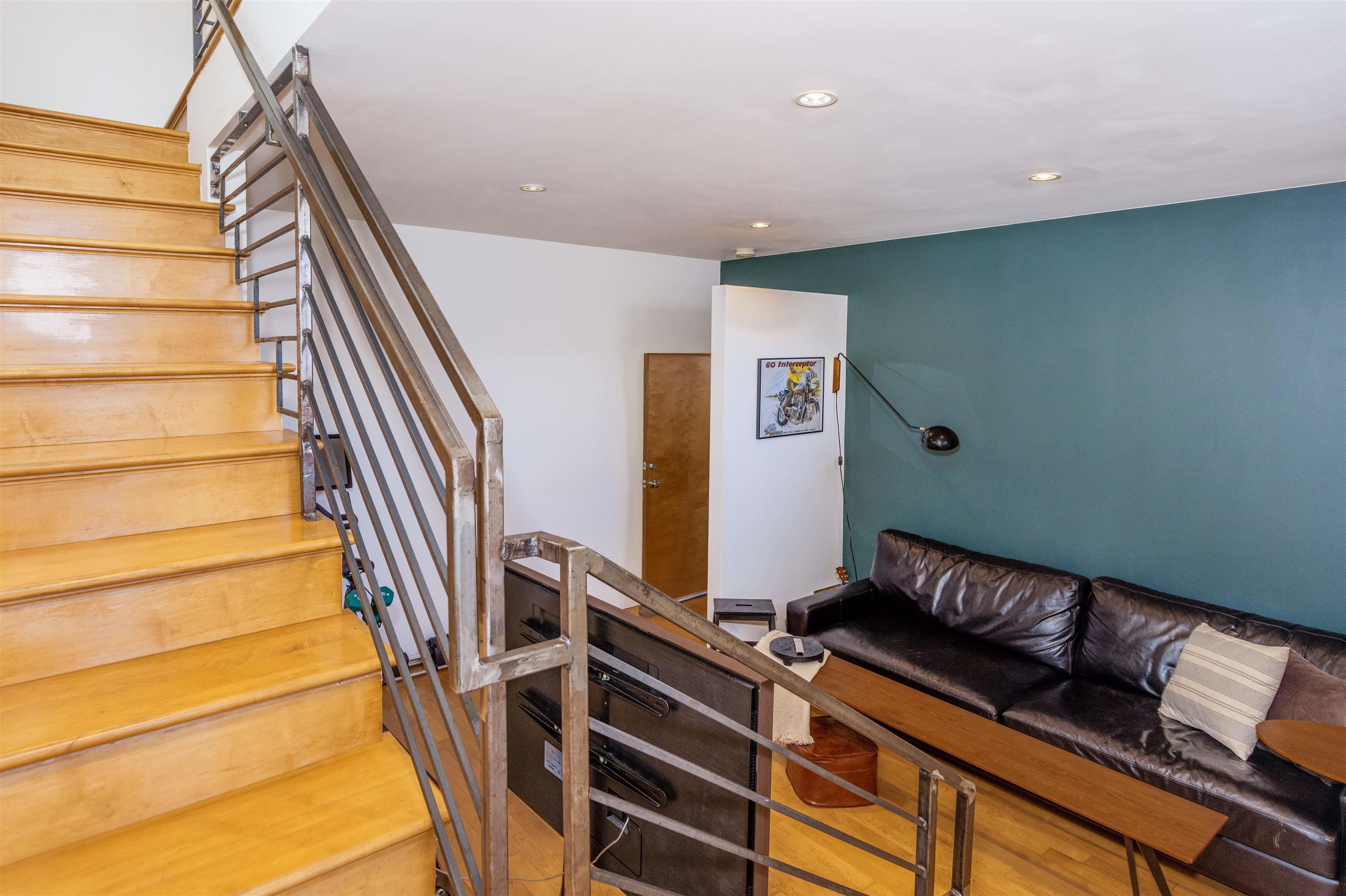 Detail Gallery Image 7 of 14 For 2323 Magnolia St #4,  Oakland,  CA 94607 - 1 Beds | 1/1 Baths