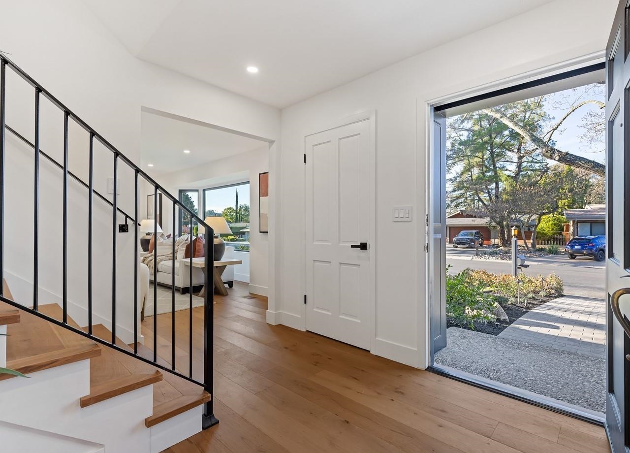 Detail Gallery Image 9 of 60 For 2530 Roundhill Dr, Alamo,  CA 94507 - 5 Beds | 3 Baths