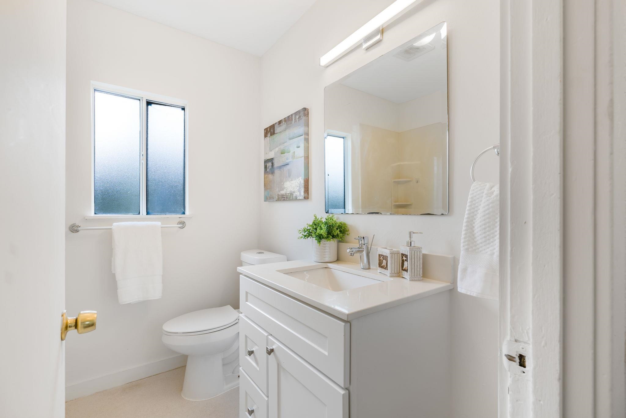 Detail Gallery Image 8 of 30 For 812 Washington Ave, Albany,  CA 94706 - 4 Beds | 2/1 Baths