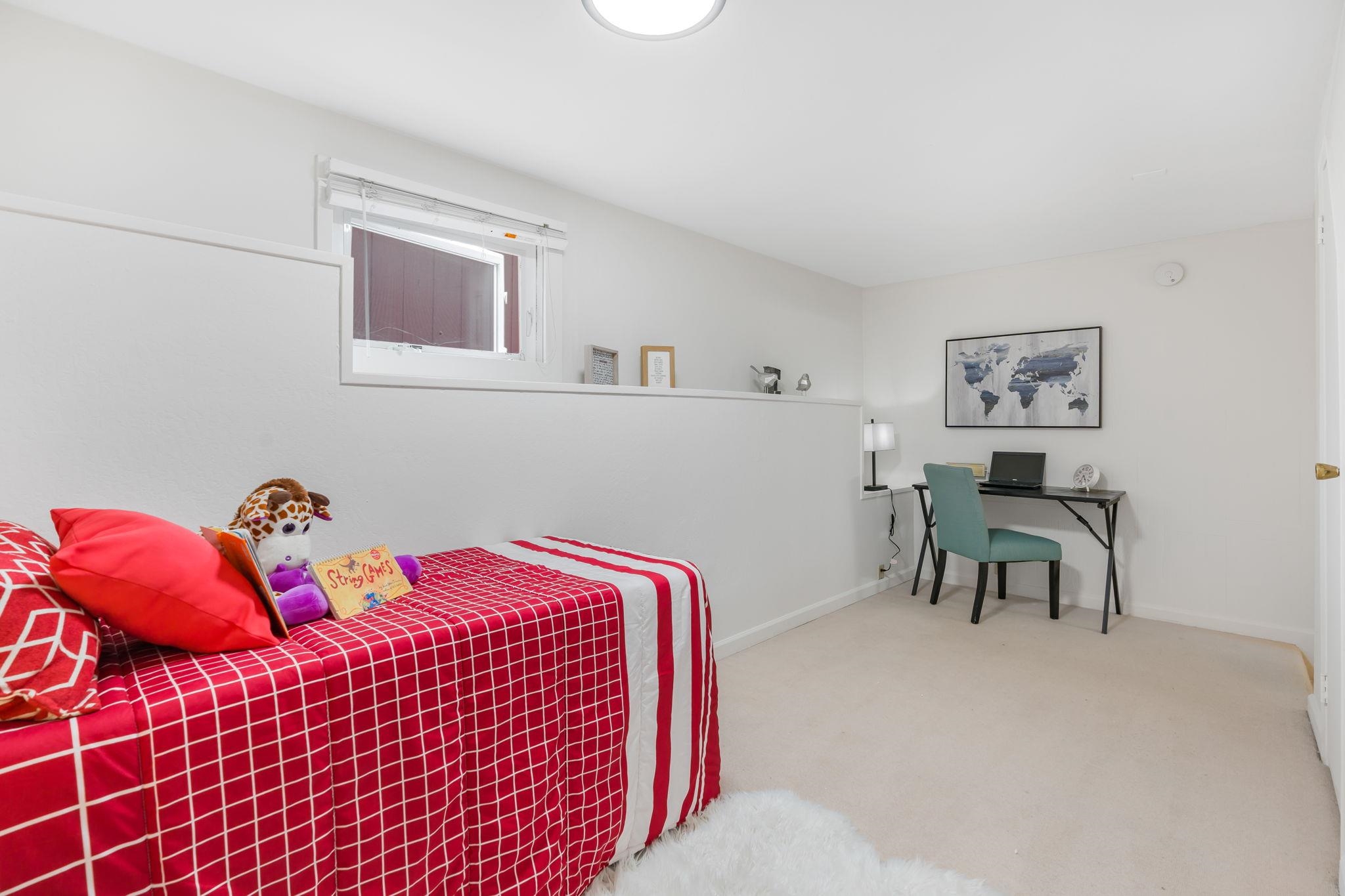 Detail Gallery Image 10 of 30 For 812 Washington Ave, Albany,  CA 94706 - 4 Beds | 2/1 Baths