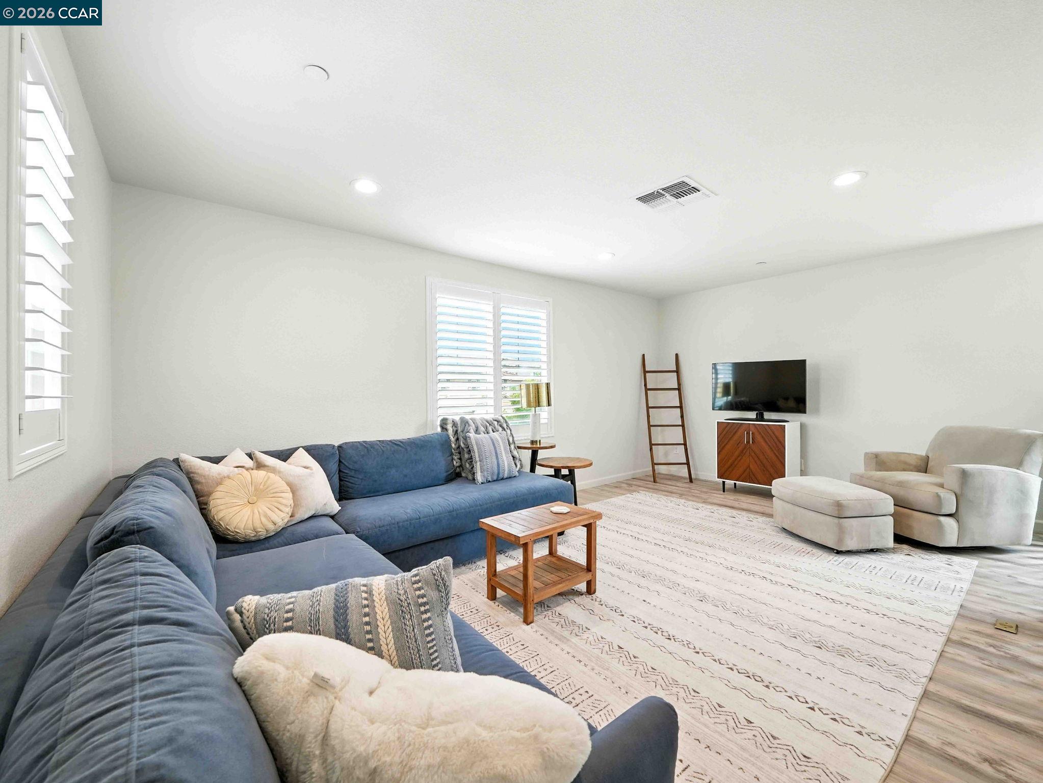 Detail Gallery Image 12 of 51 For 2433 Sanders Ln, Fairfield,  CA 94533 - 4 Beds | 2/1 Baths