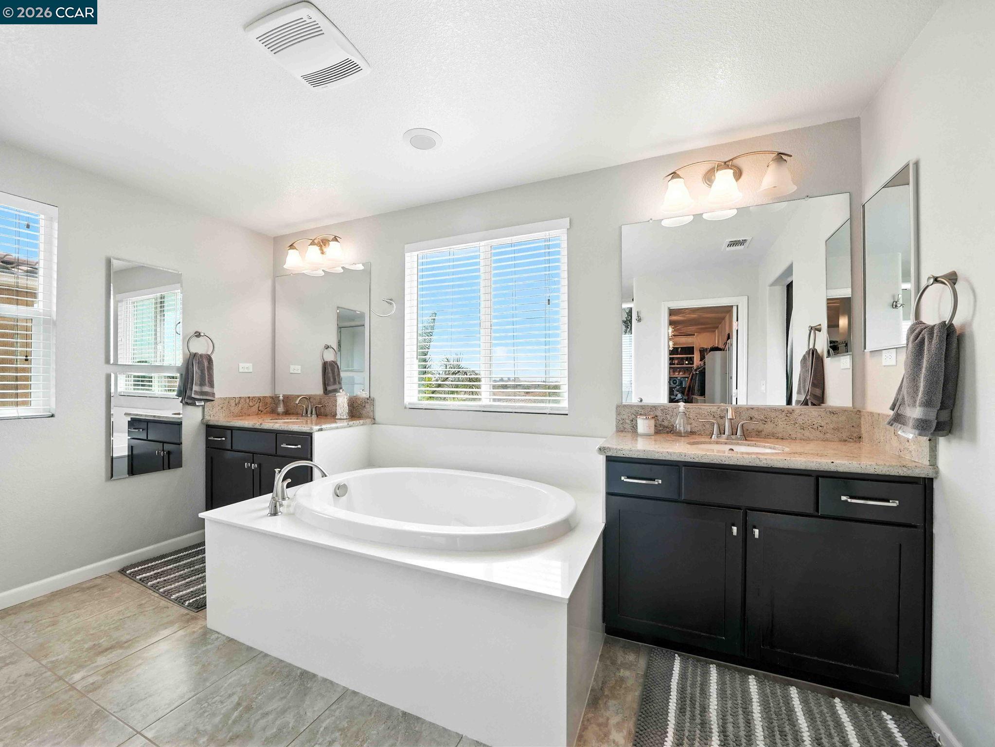 Detail Gallery Image 33 of 51 For 2433 Sanders Ln, Fairfield,  CA 94533 - 4 Beds | 2/1 Baths