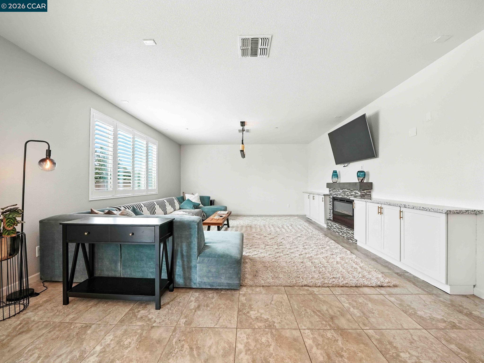 Detail Gallery Image 9 of 51 For 2433 Sanders Ln, Fairfield,  CA 94533 - 4 Beds | 2/1 Baths