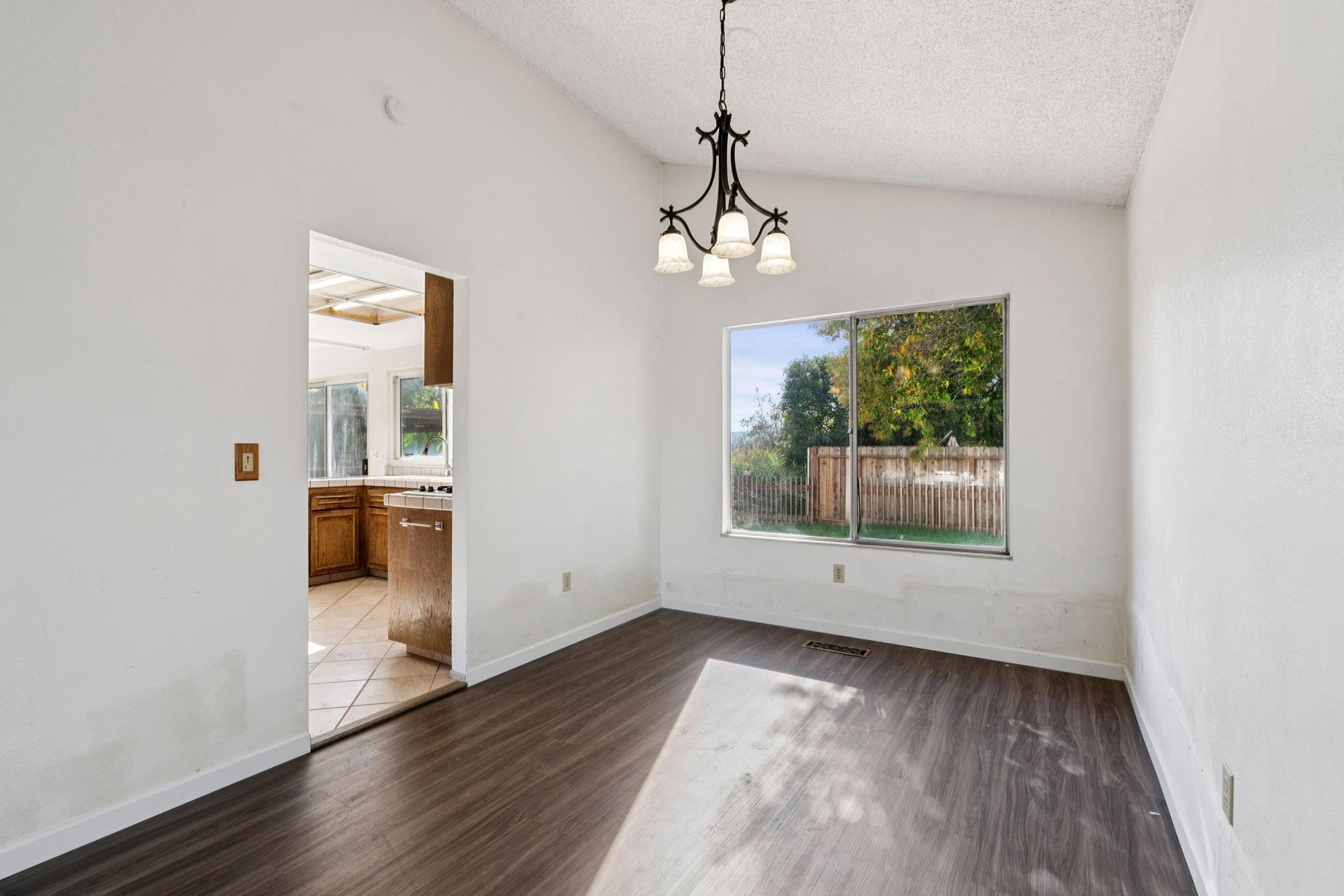 Detail Gallery Image 8 of 40 For 1204 Stirling Dr, Rodeo,  CA 94572 - 4 Beds | 3 Baths