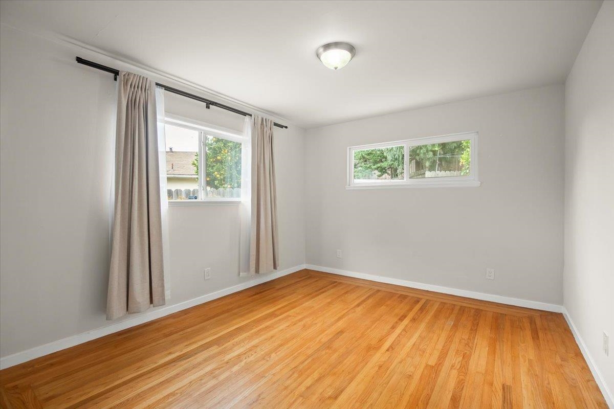 Detail Gallery Image 11 of 16 For 18500 Crest Ave, Castro Valley,  CA 94546 - 3 Beds | 2 Baths