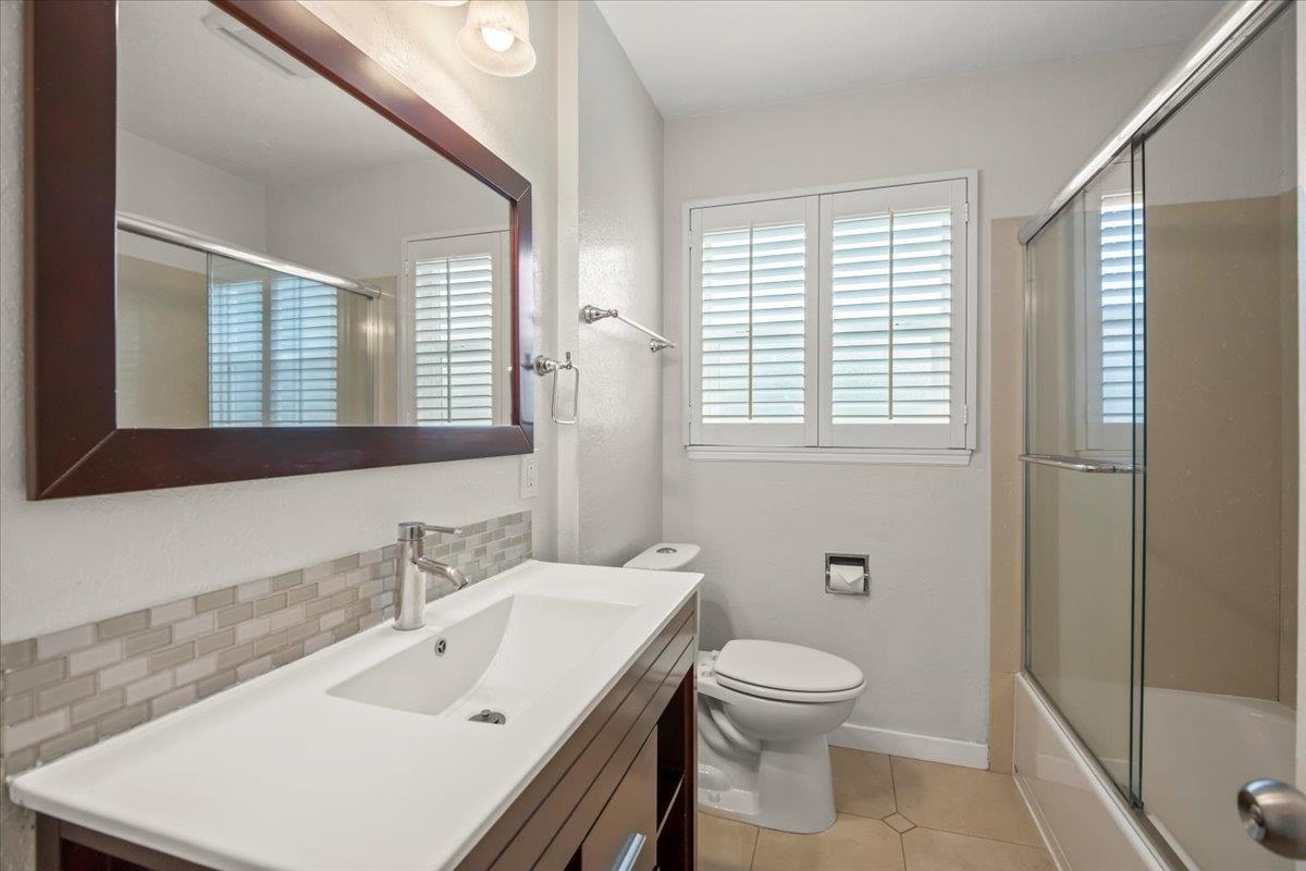 Detail Gallery Image 12 of 16 For 18500 Crest Ave, Castro Valley,  CA 94546 - 3 Beds | 2 Baths