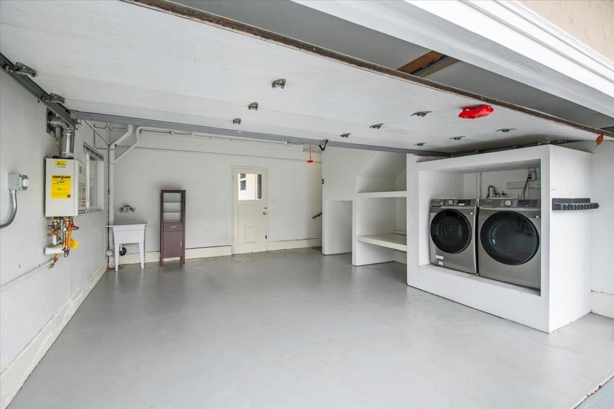 Detail Gallery Image 13 of 16 For 18500 Crest Ave, Castro Valley,  CA 94546 - 3 Beds | 2 Baths