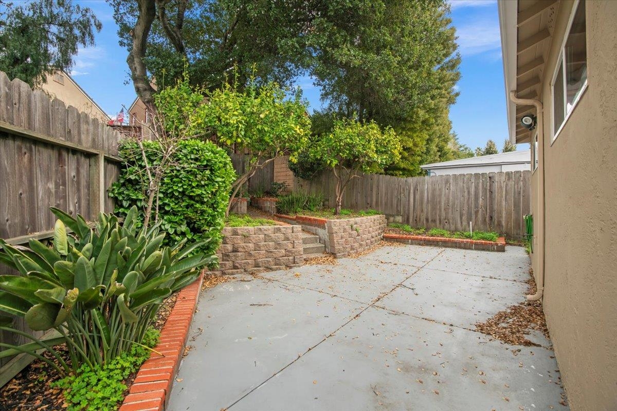 Detail Gallery Image 15 of 16 For 18500 Crest Ave, Castro Valley,  CA 94546 - 3 Beds | 2 Baths