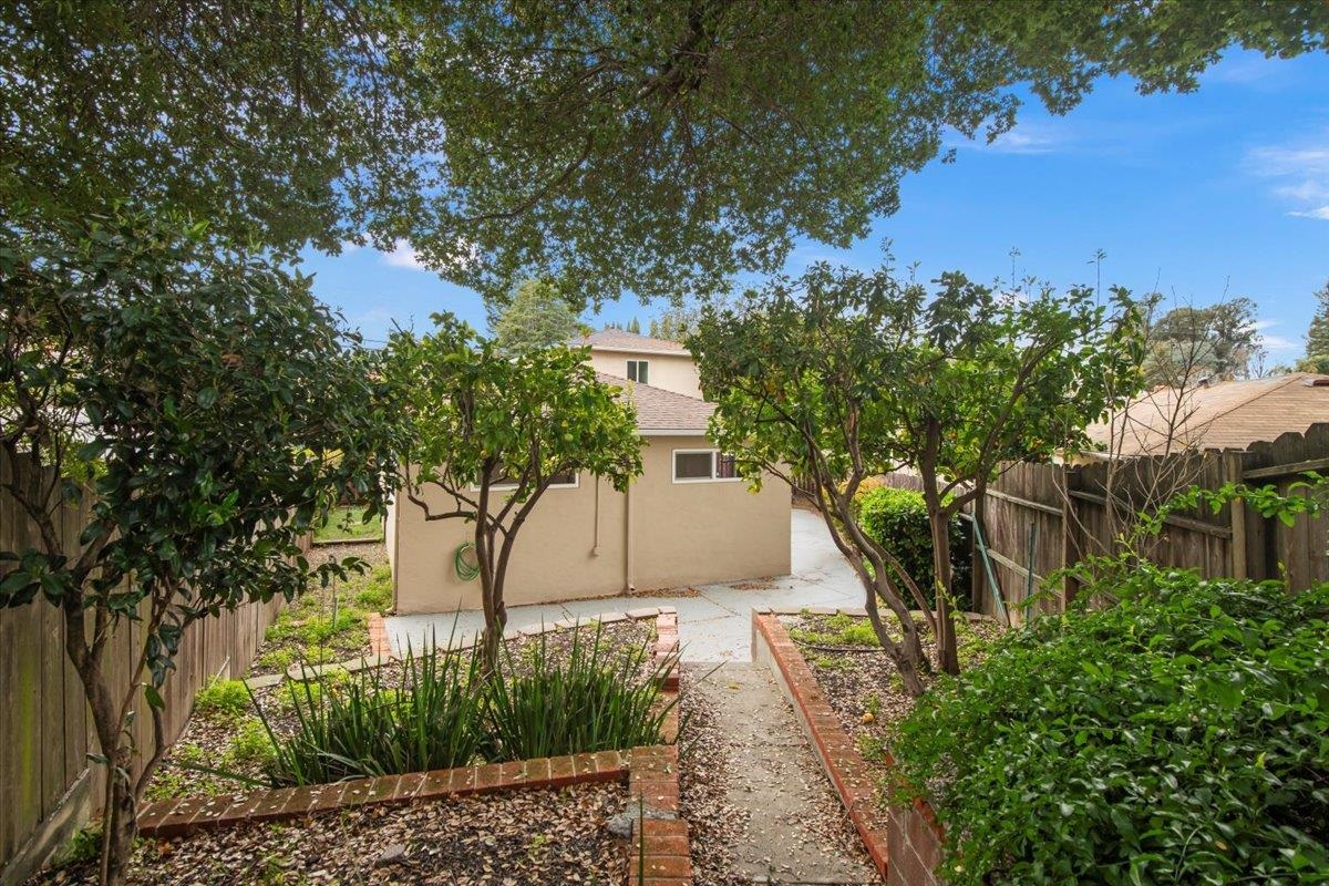 Detail Gallery Image 16 of 16 For 18500 Crest Ave, Castro Valley,  CA 94546 - 3 Beds | 2 Baths